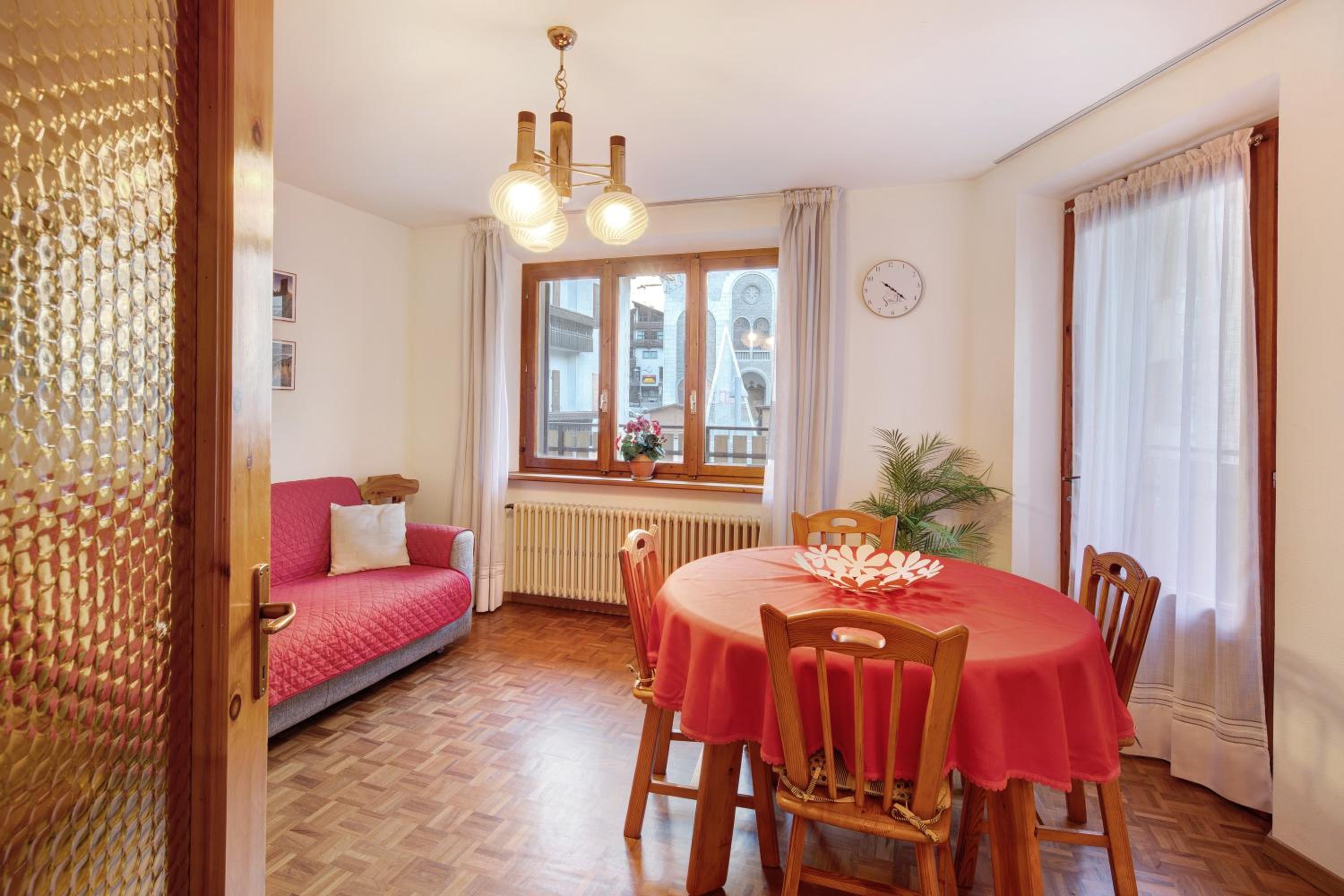 Three-Bedroom Premium Apartment with Balcony photo 3