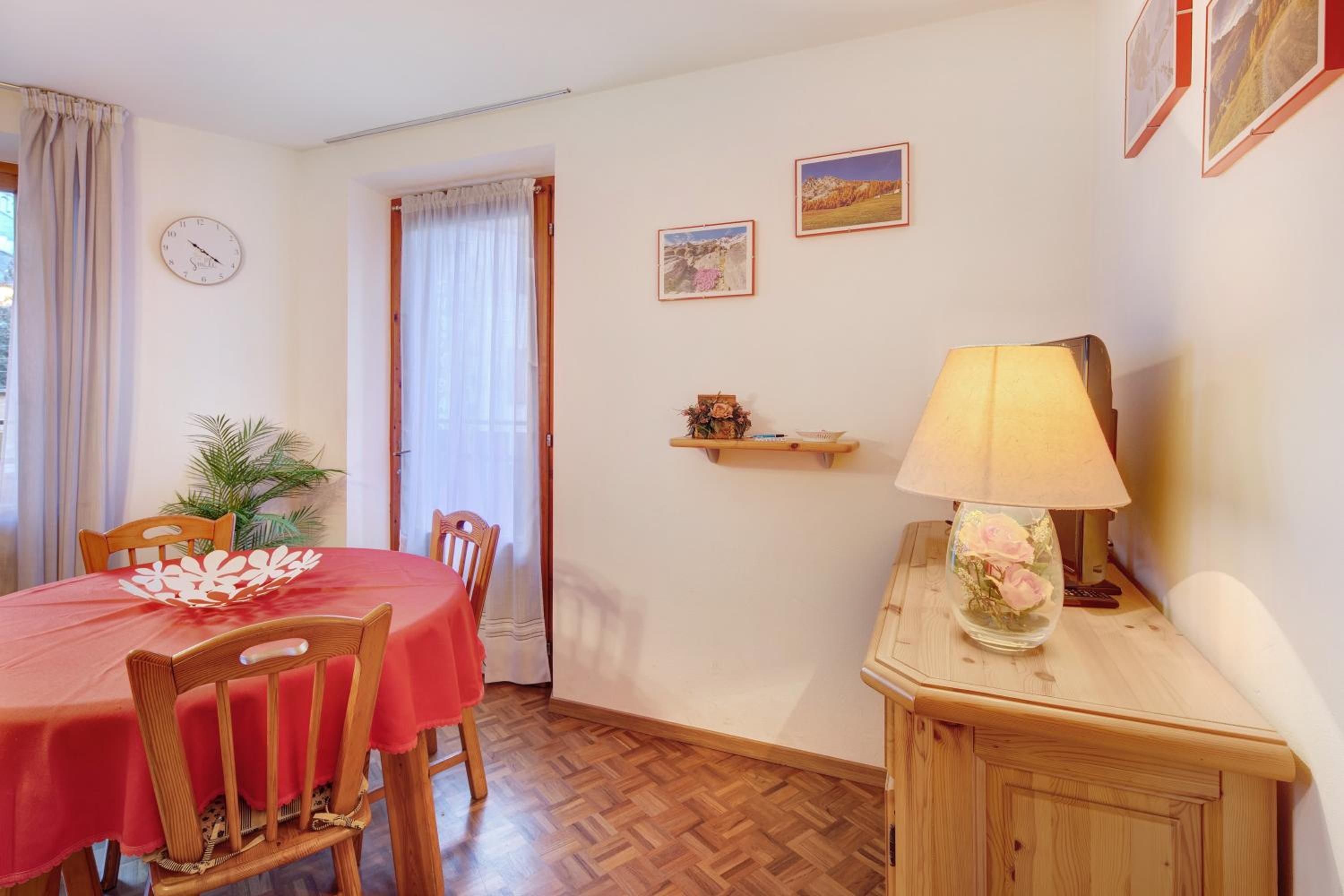 Three-Bedroom Premium Apartment with Balcony photo 2