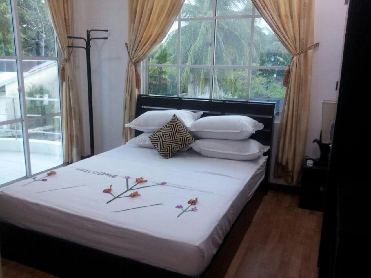 Double Room with Balcony - Photo 4