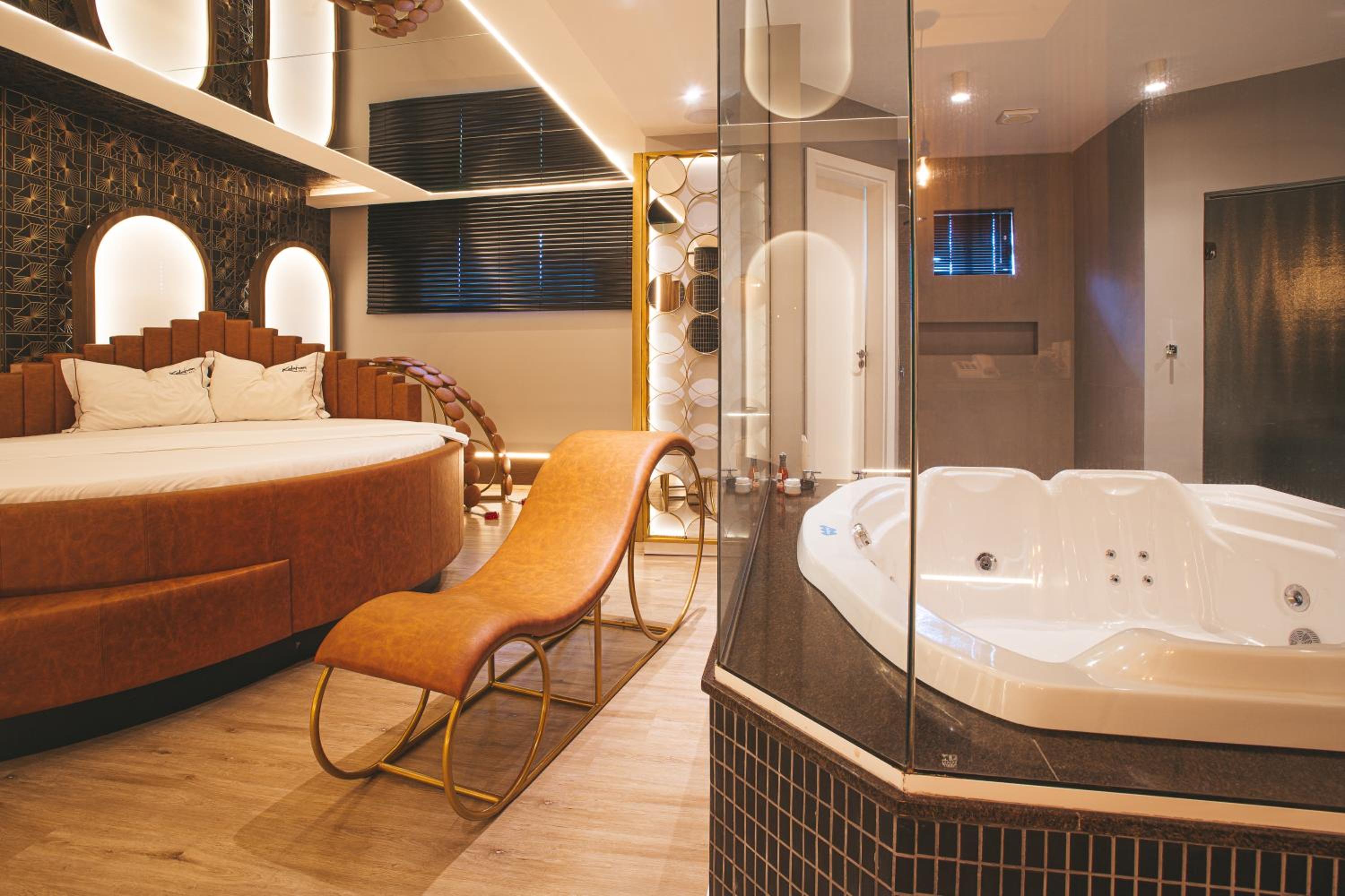 King Suite With Spa Bath photo 3