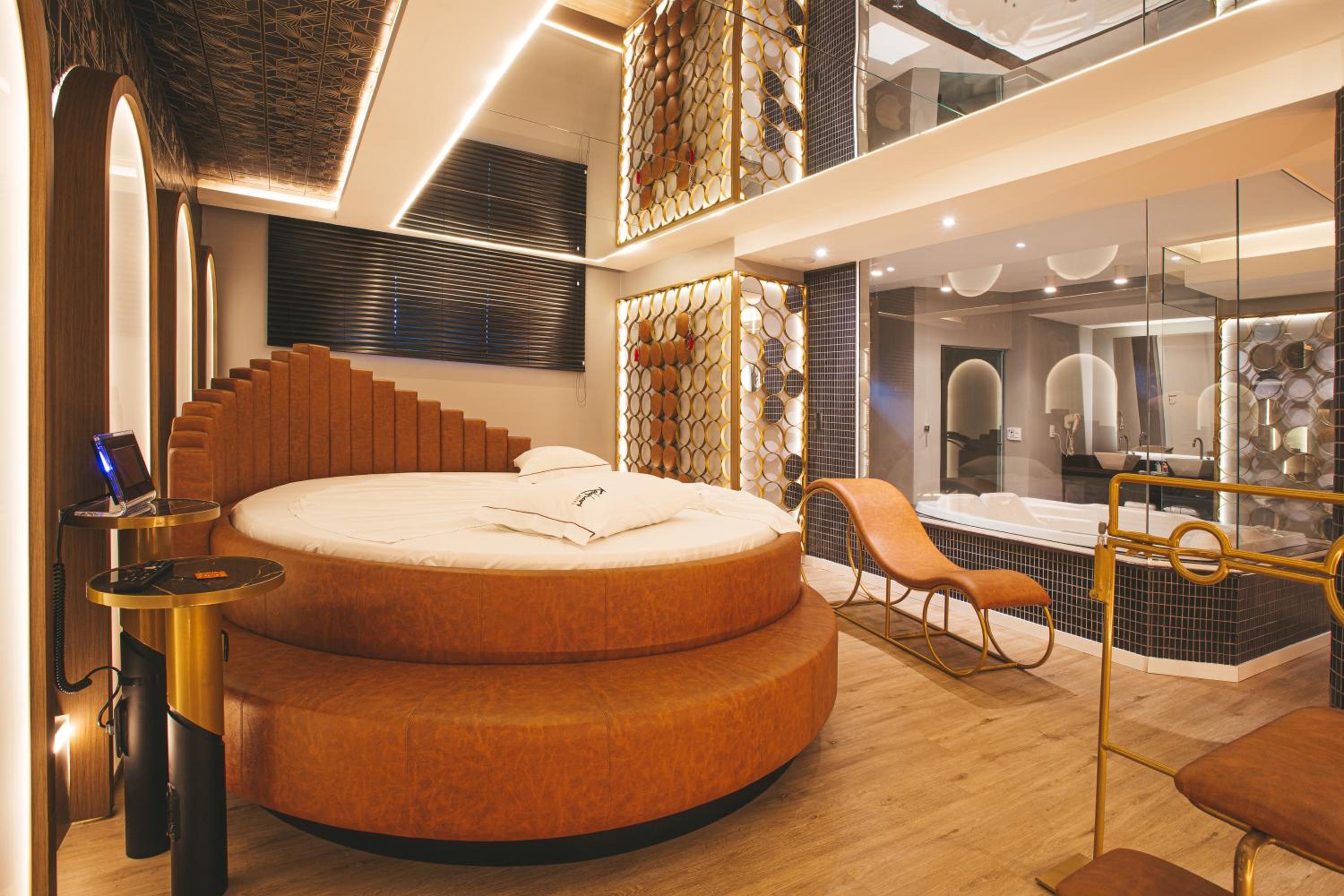 King Suite With Spa Bath photo 1