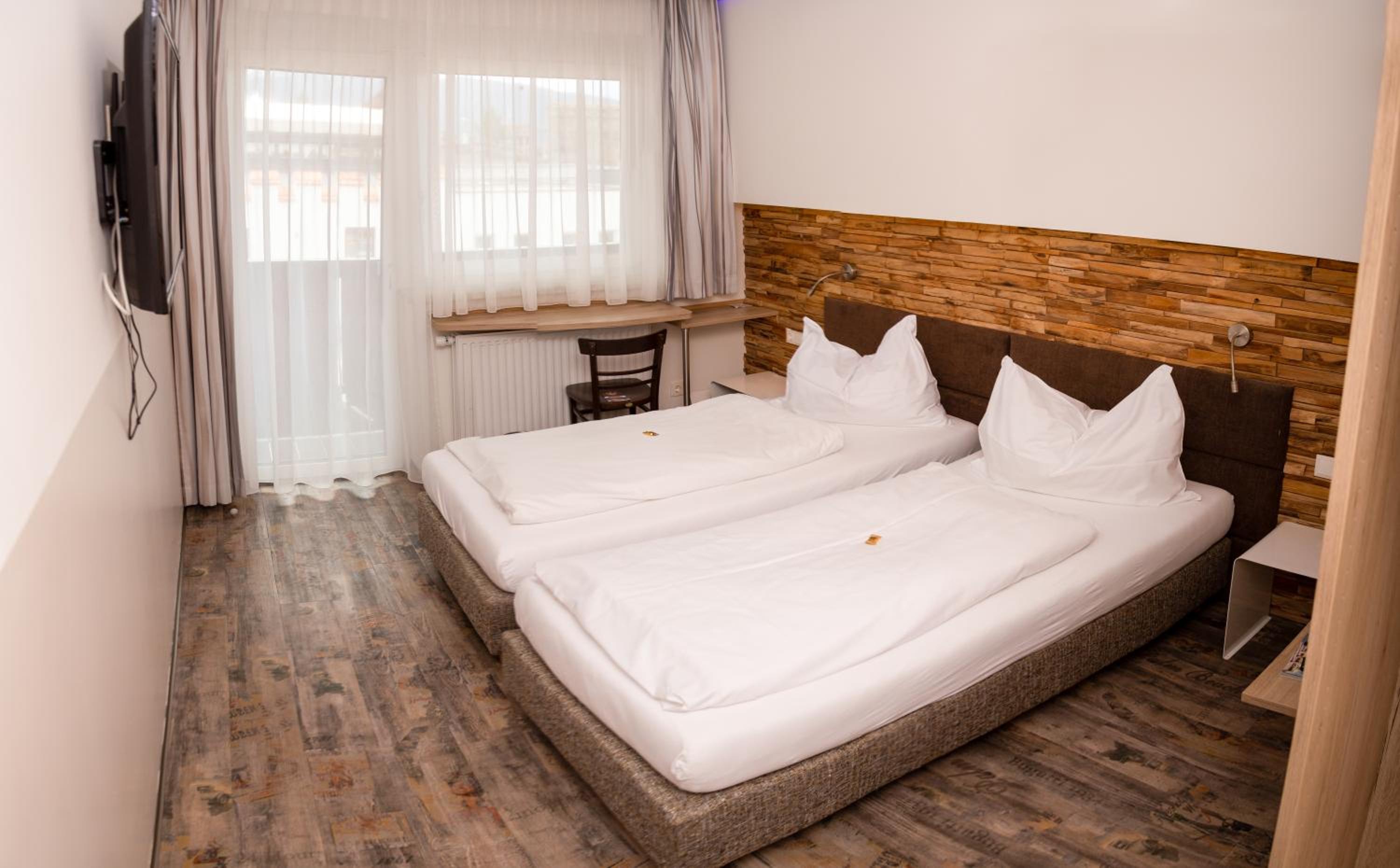 Deluxe Double or Twin Room with Balcony - Photo 13