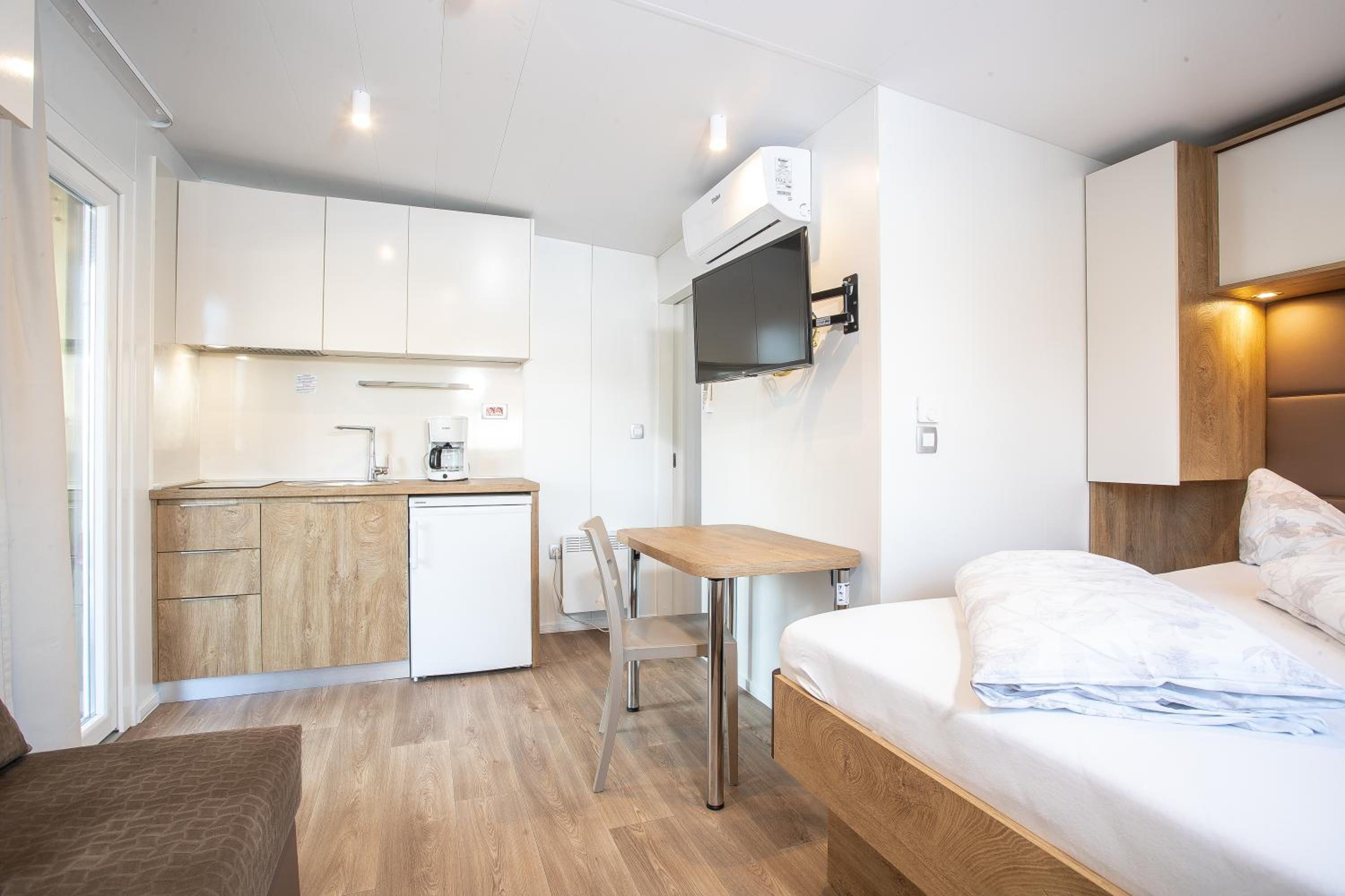 Mobile Home photo 1