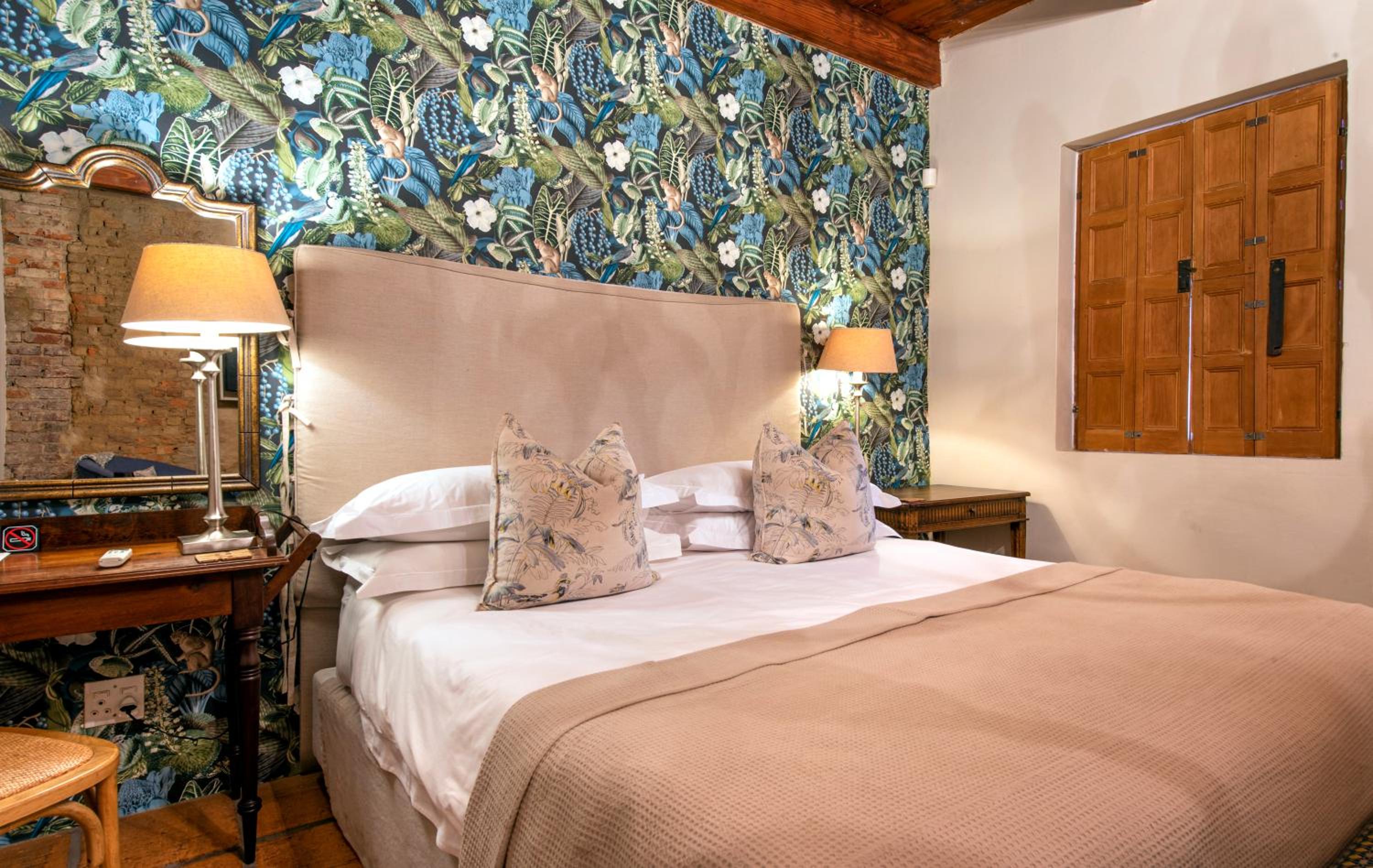 Standard King Room - Photo 6