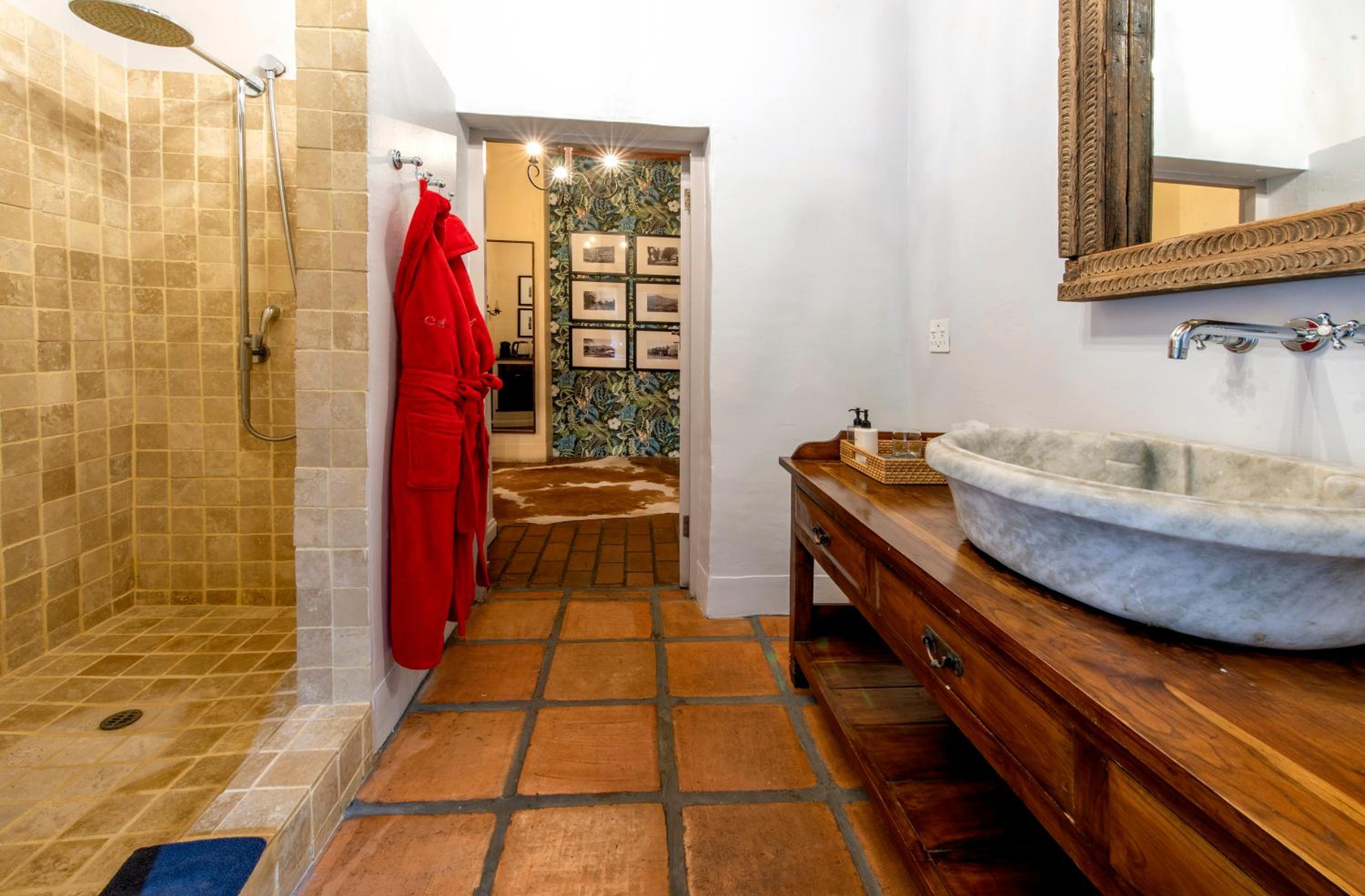 Standard King Room - Photo 2