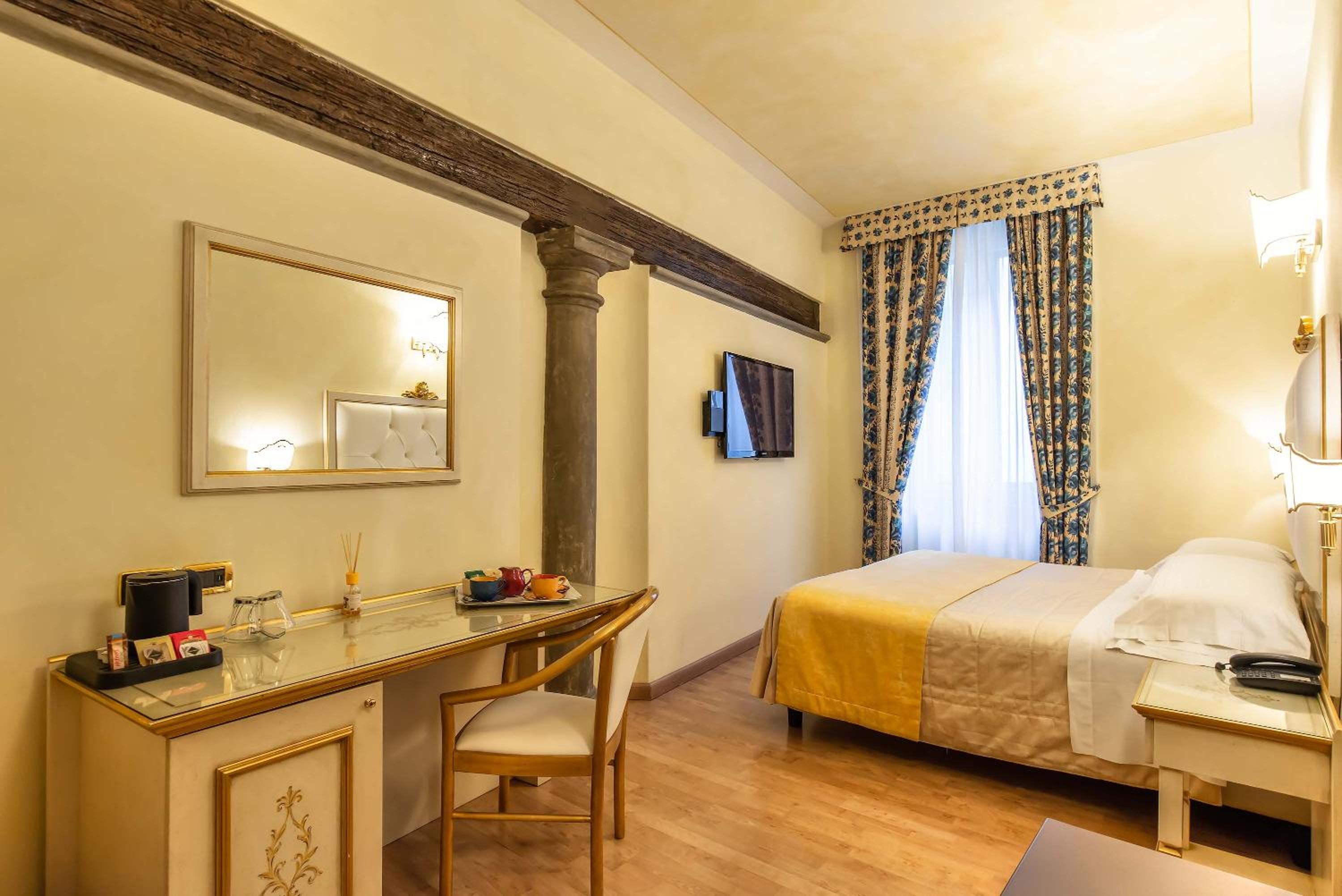 Double or Twin Room photo 3