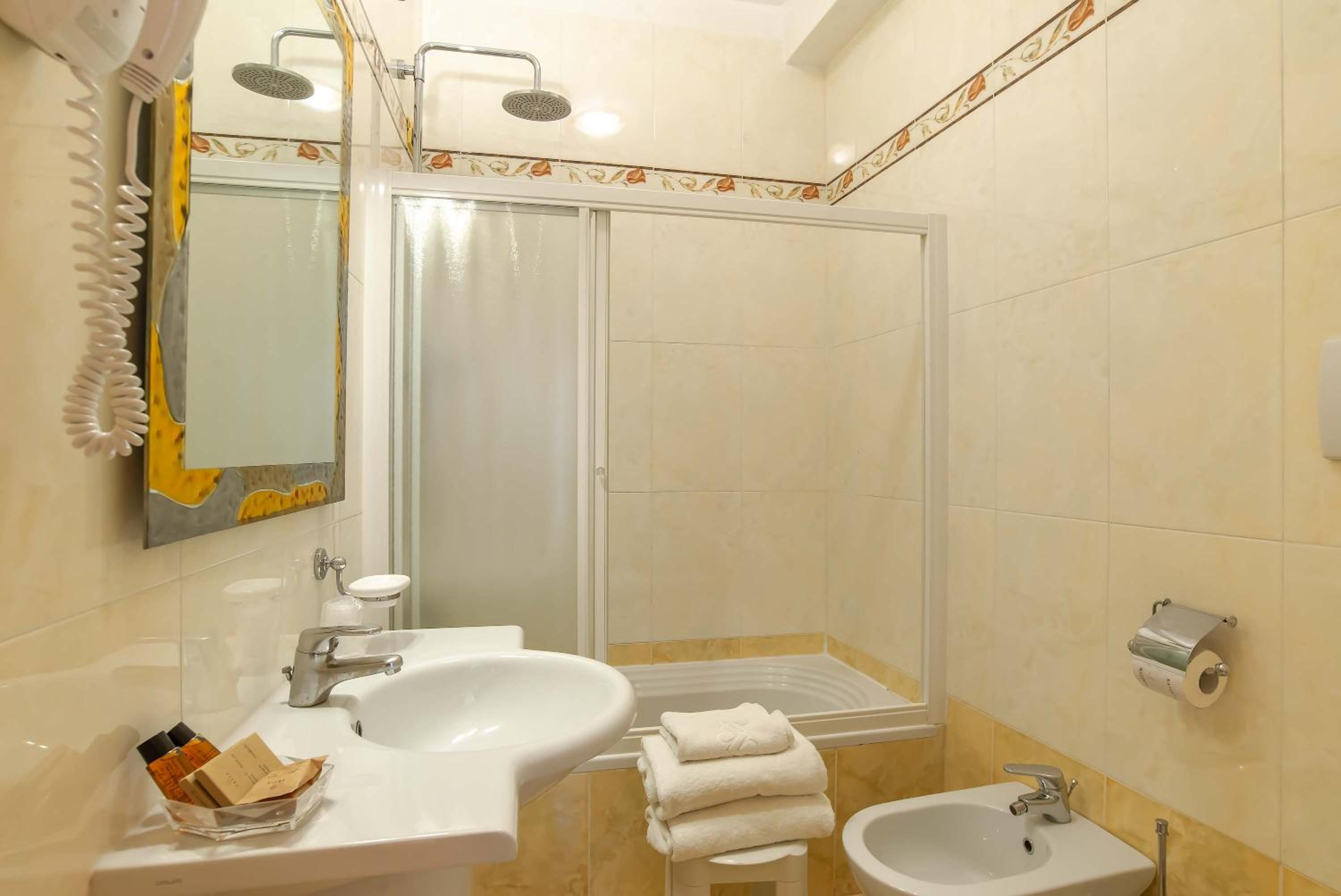 Double or Twin Room — the supplier's photographs — photo 6
