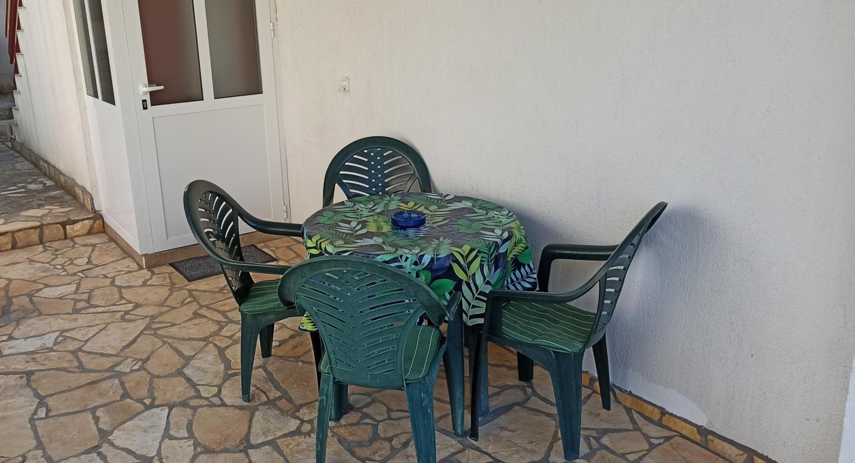 One-Bedroom Apartment with Patio photo 3