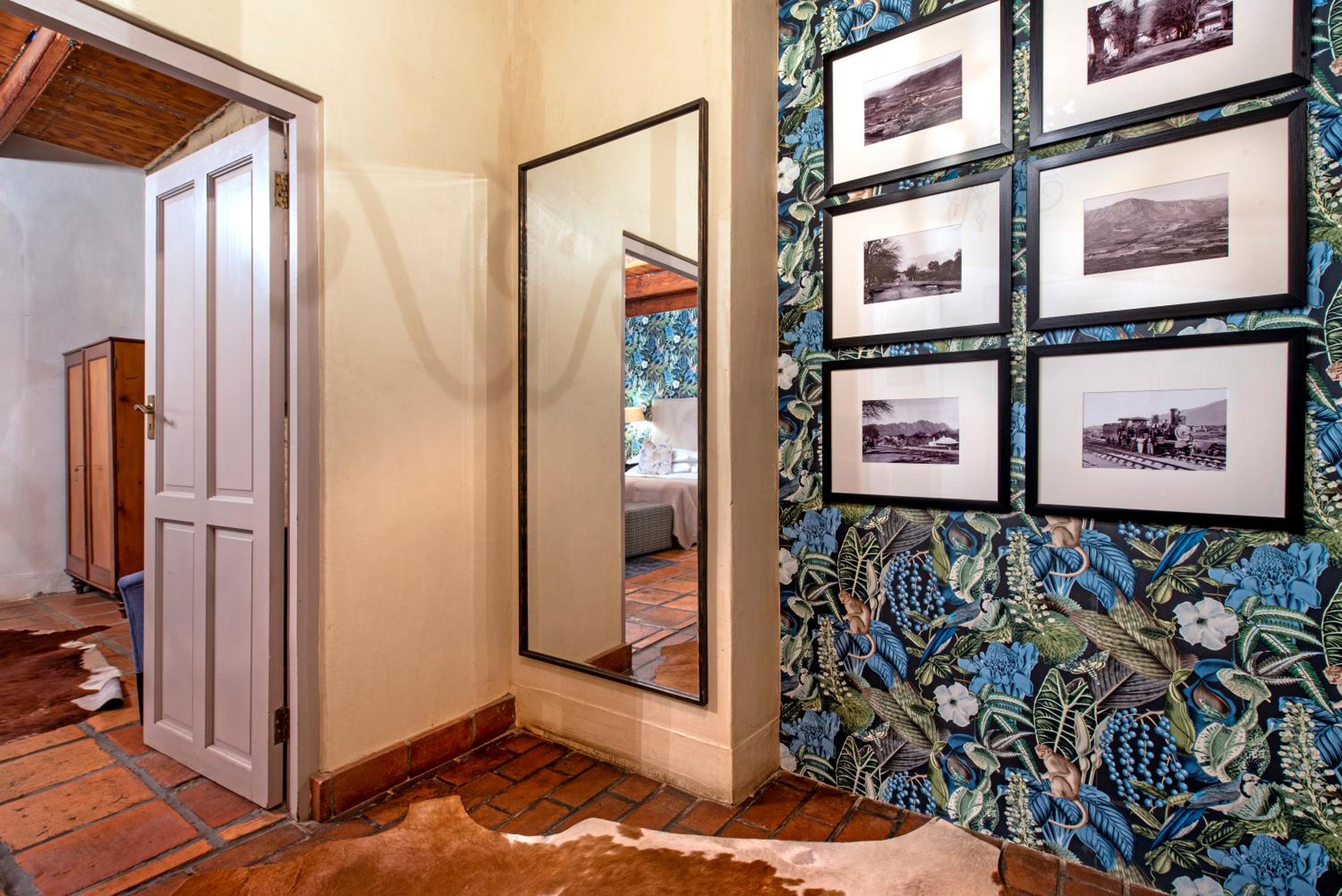 Standard King Room - Photo 4