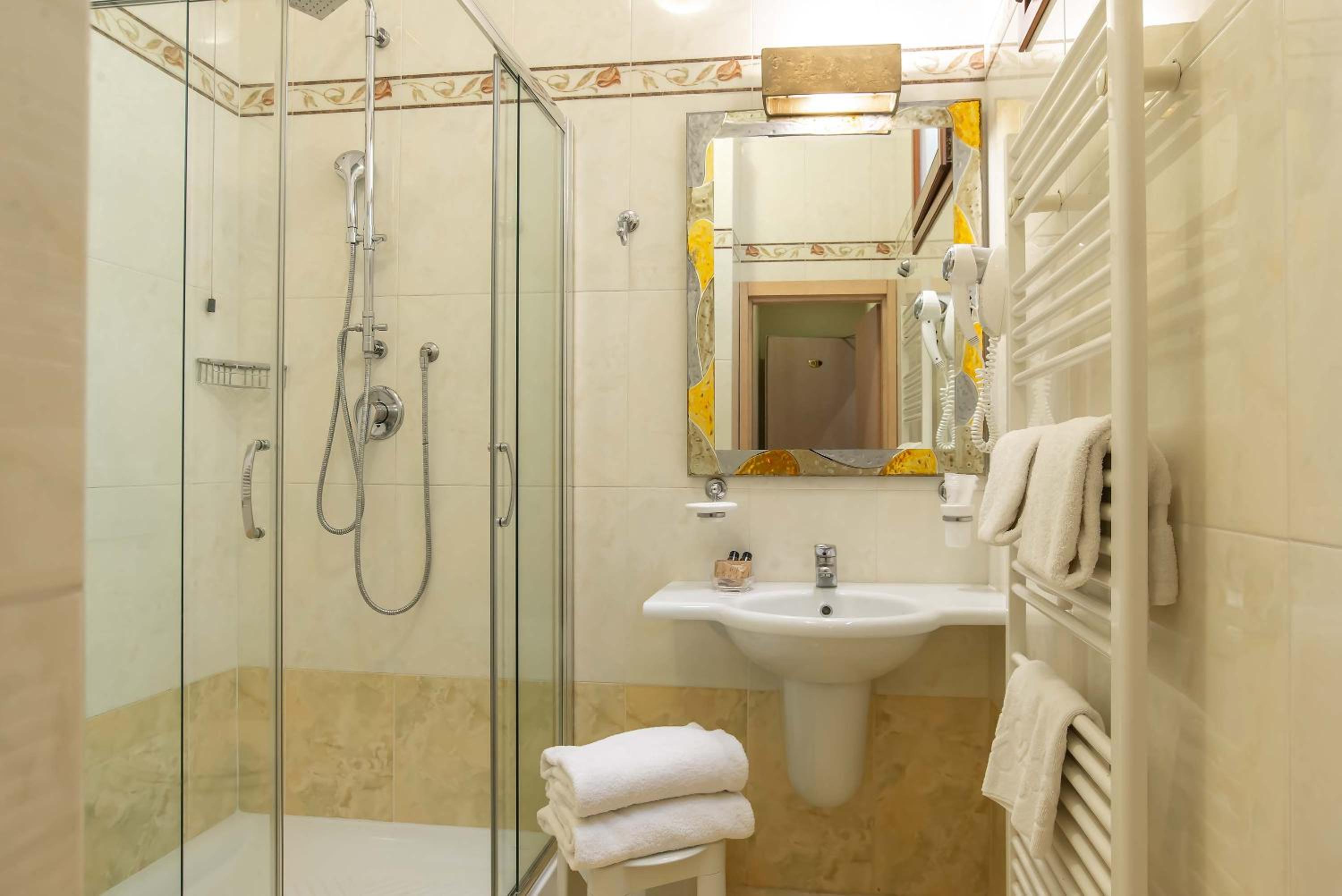Double or Twin Room — the supplier's photographs — photo 2