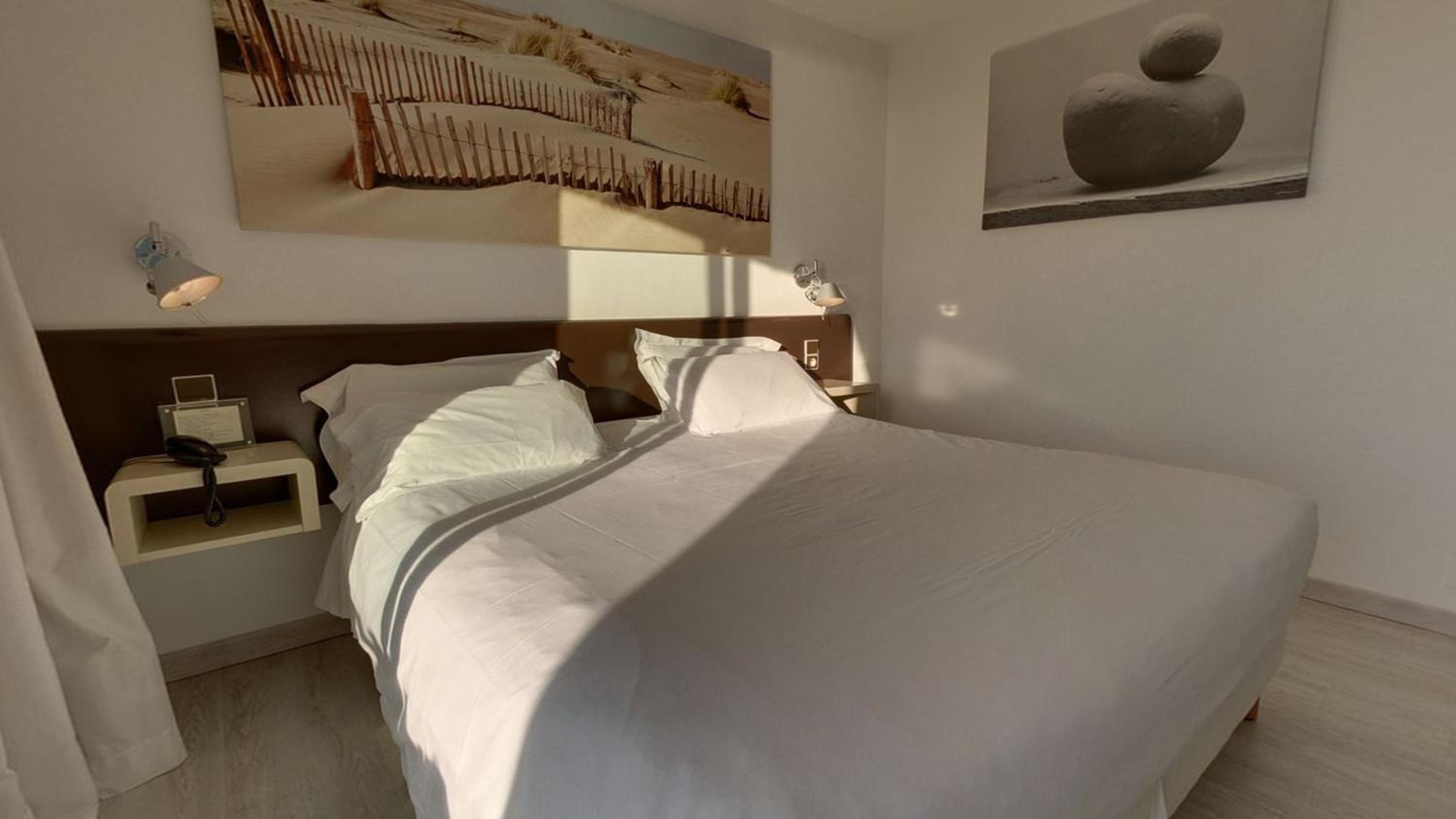 Double Room with City View - Photo 8