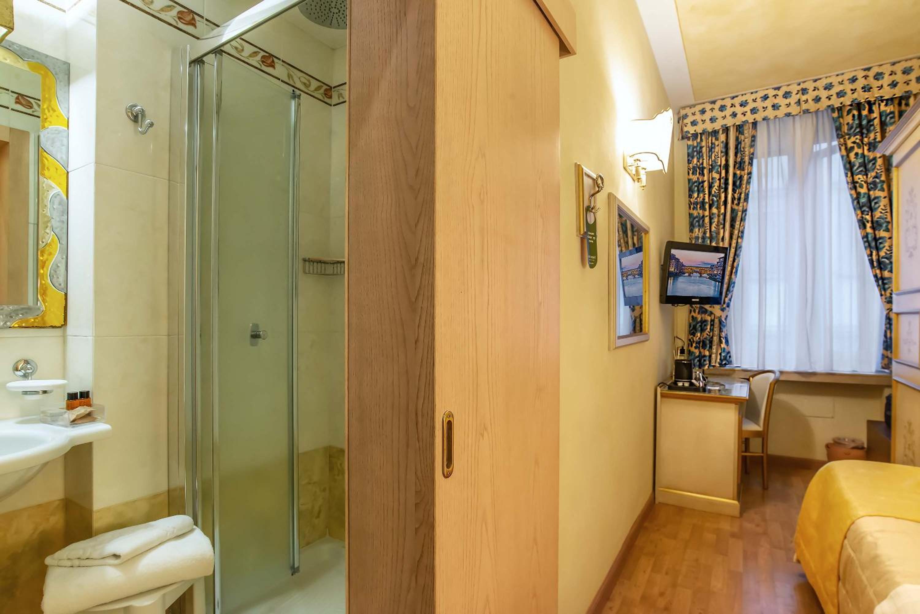 Single Room photo 3