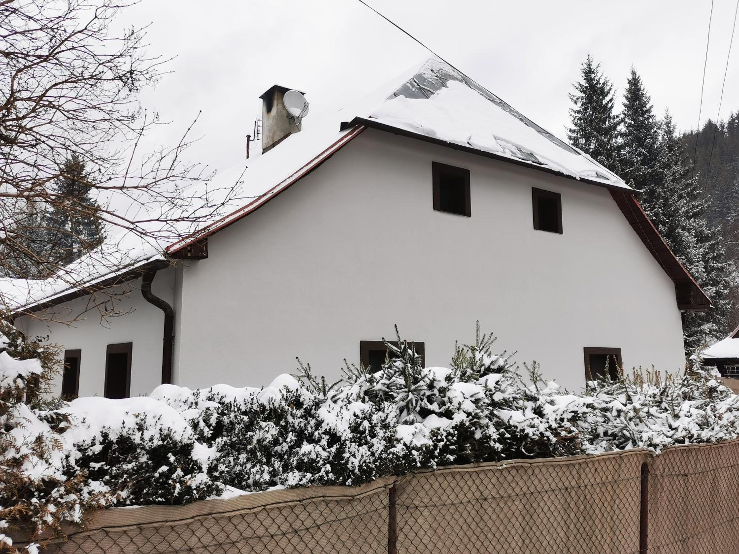 Six-Bedroom House photo 1