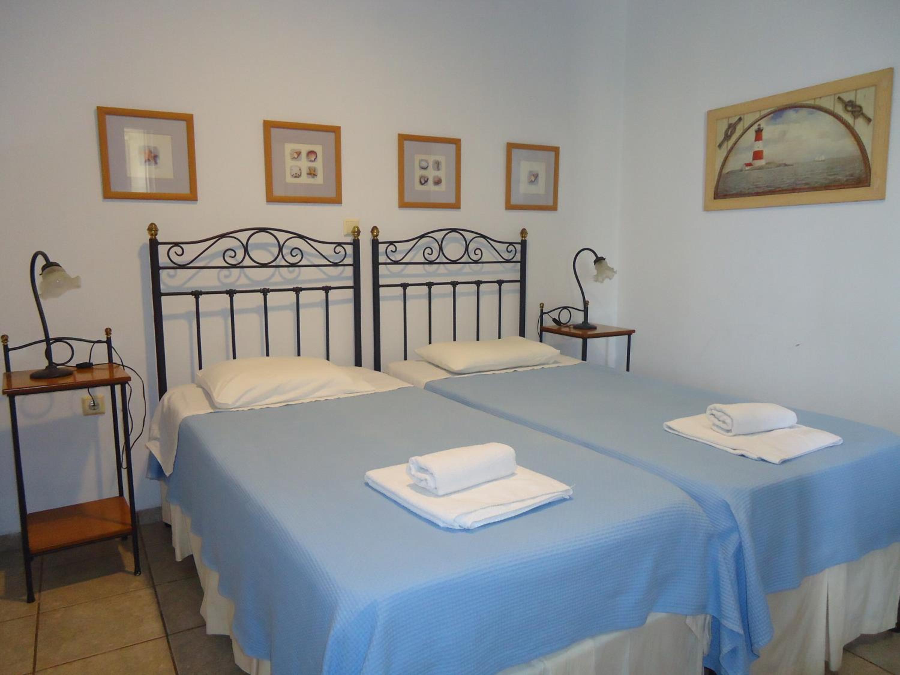 Economy Twin Room with Shared Terrace photo 1