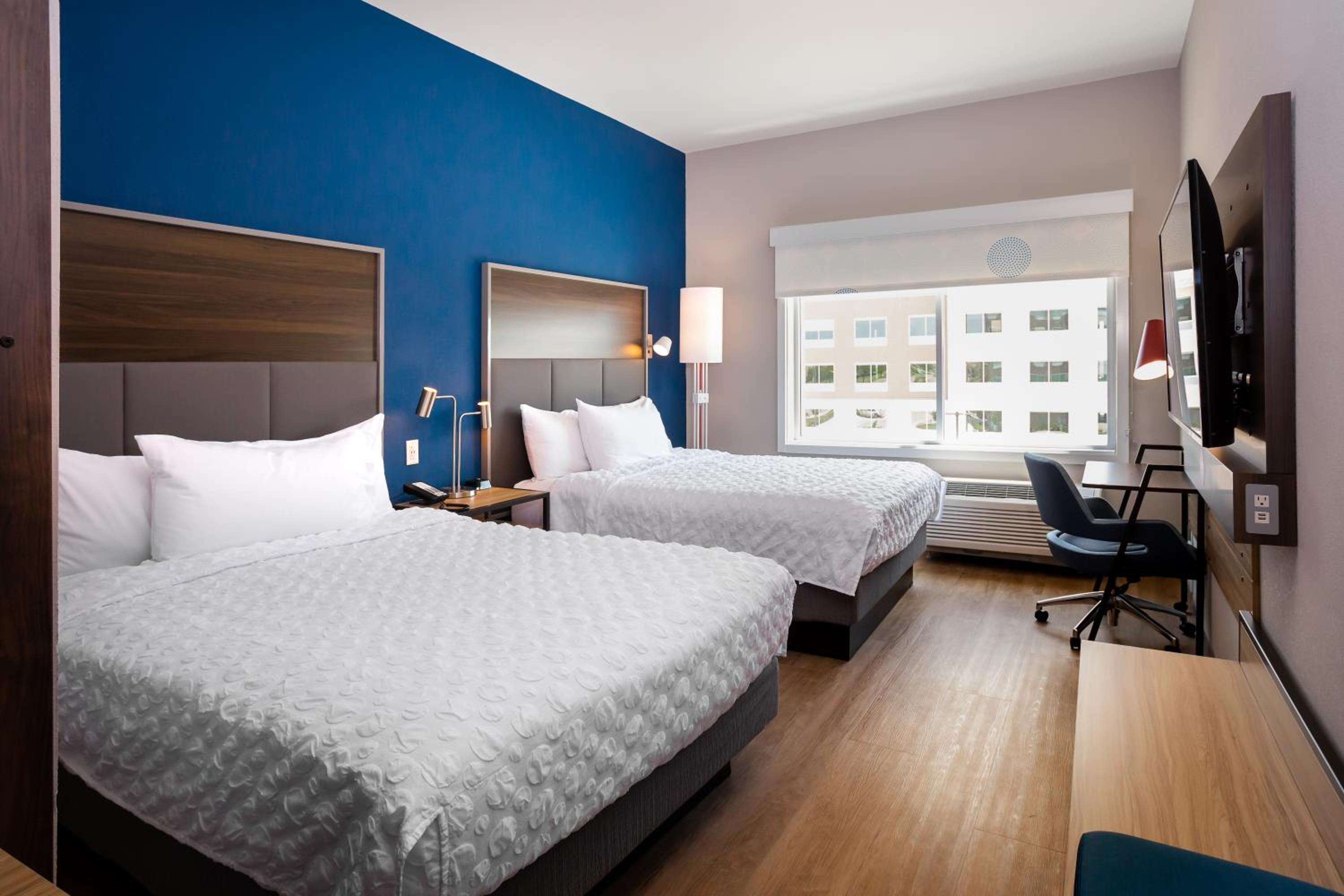 Queen Room with Two Queen Beds - Photo 1