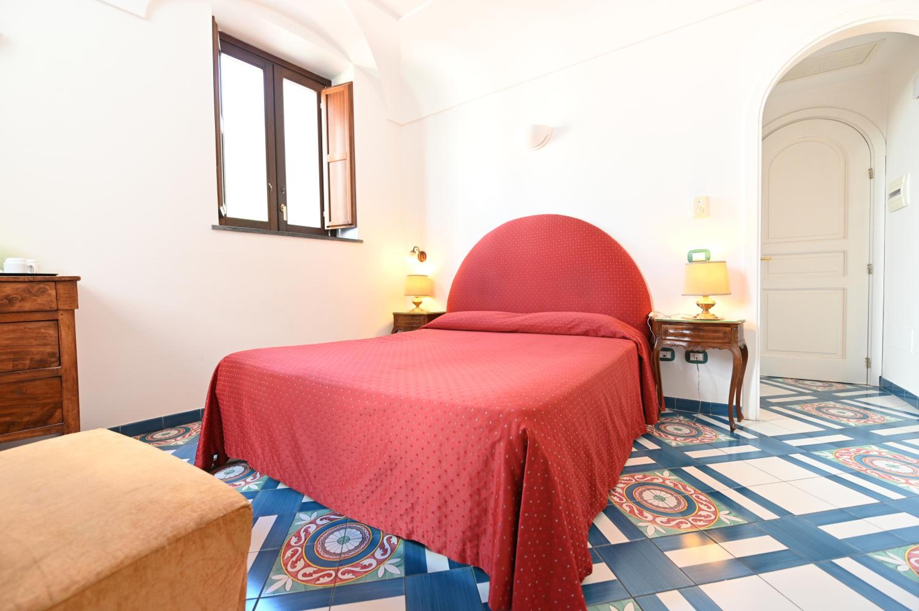 Double Room - Photo 7