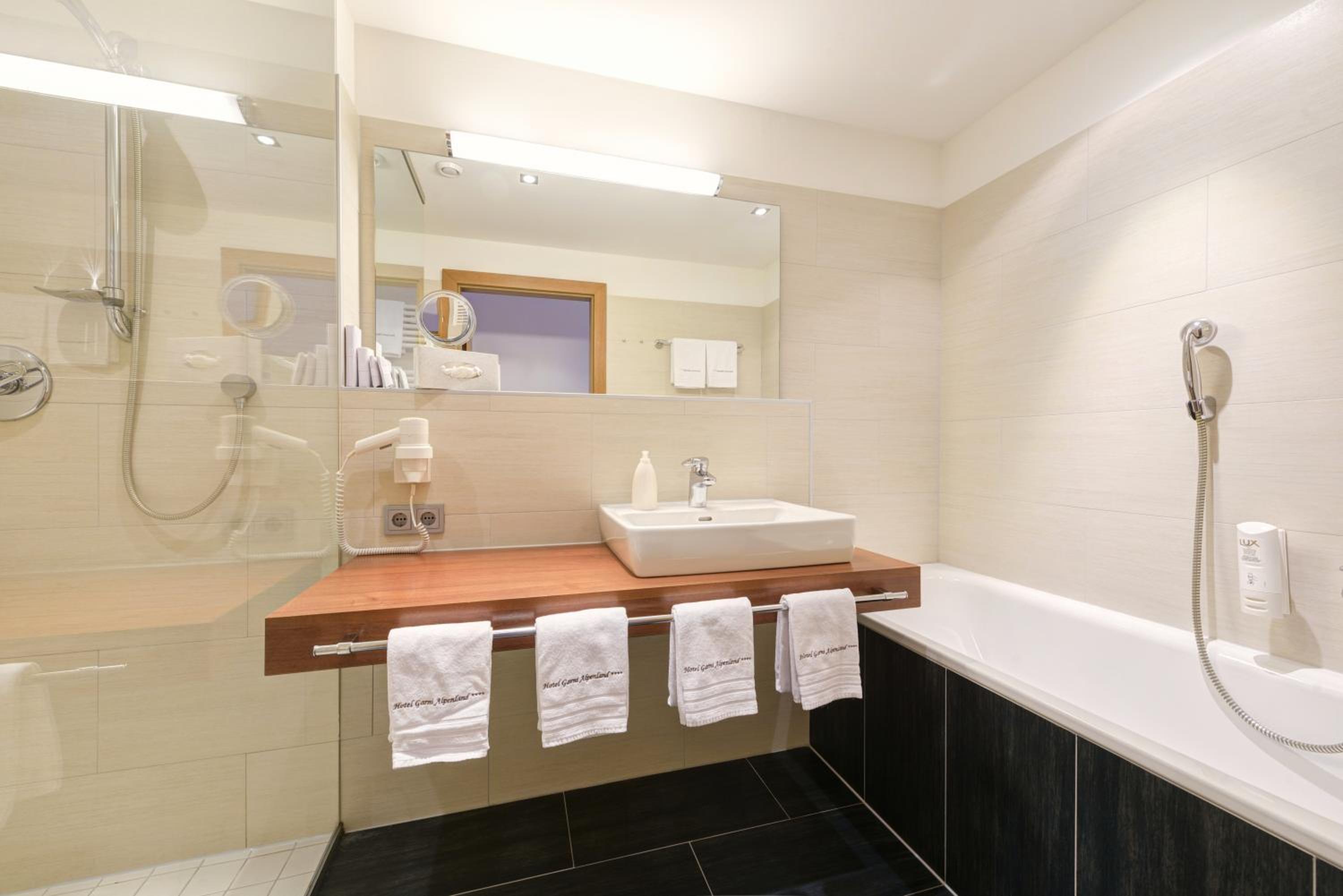 Suite (4 Adults) photo 3