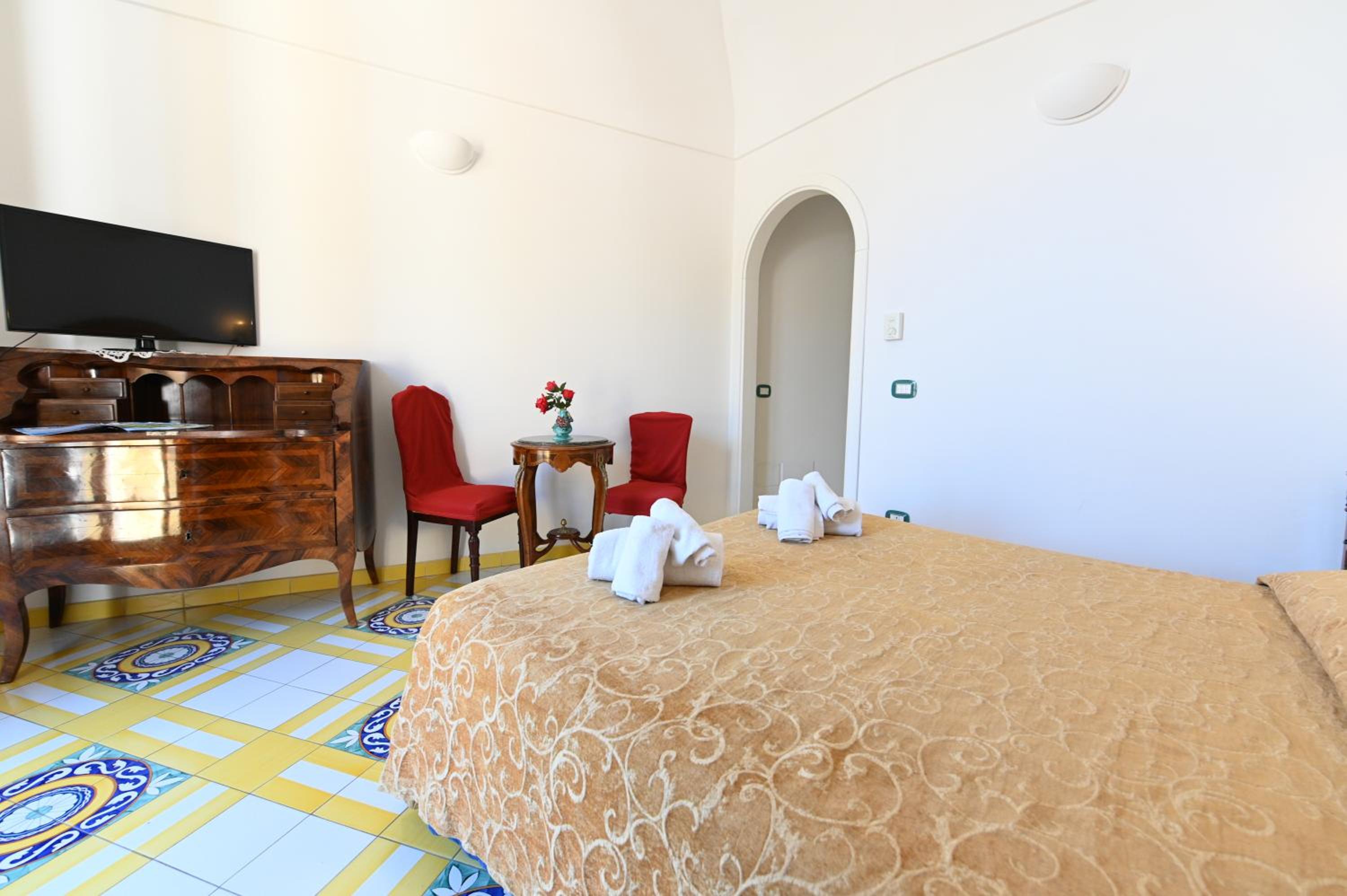 Double Room - Photo 6