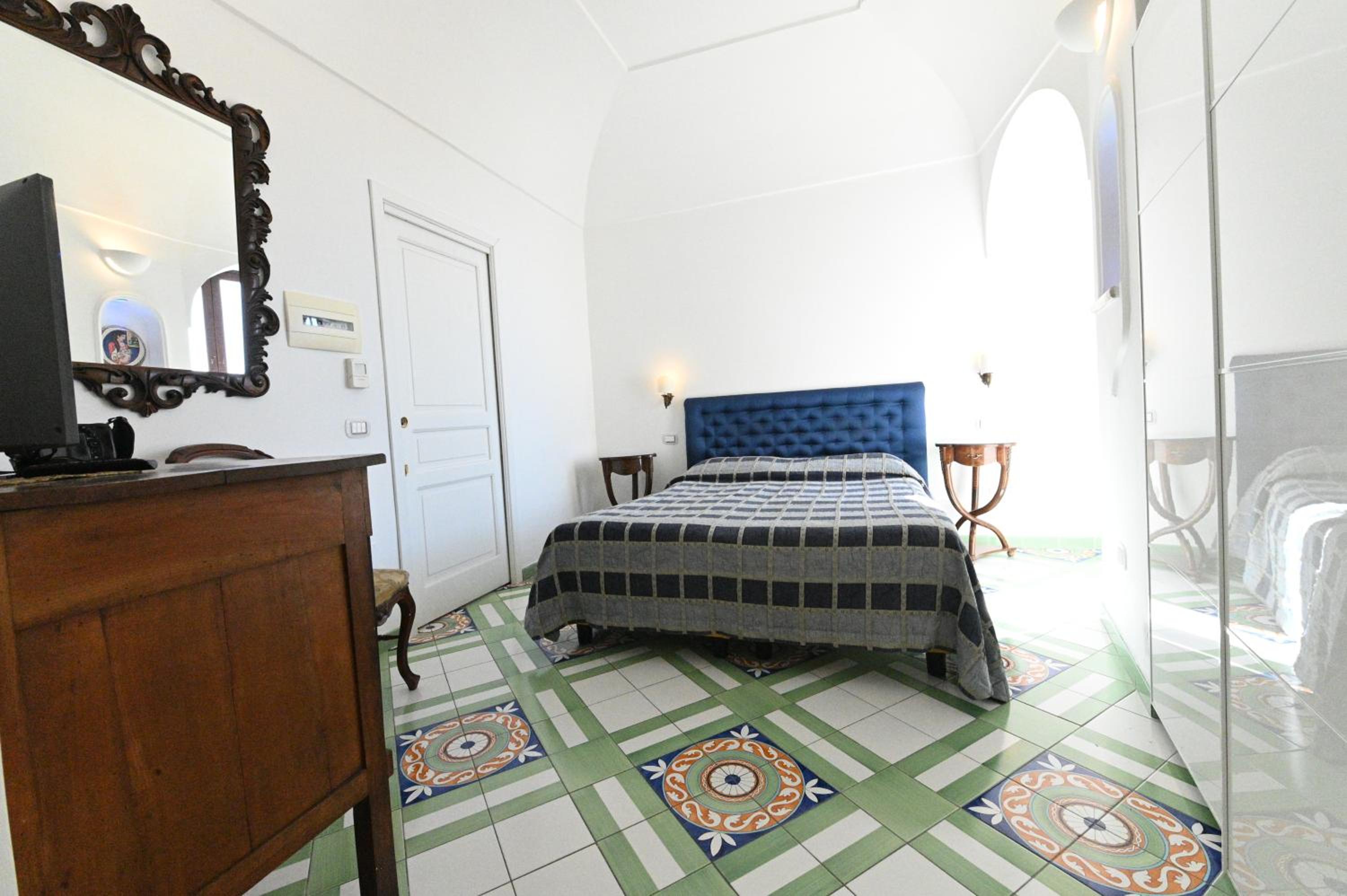 Double Room - Photo 5