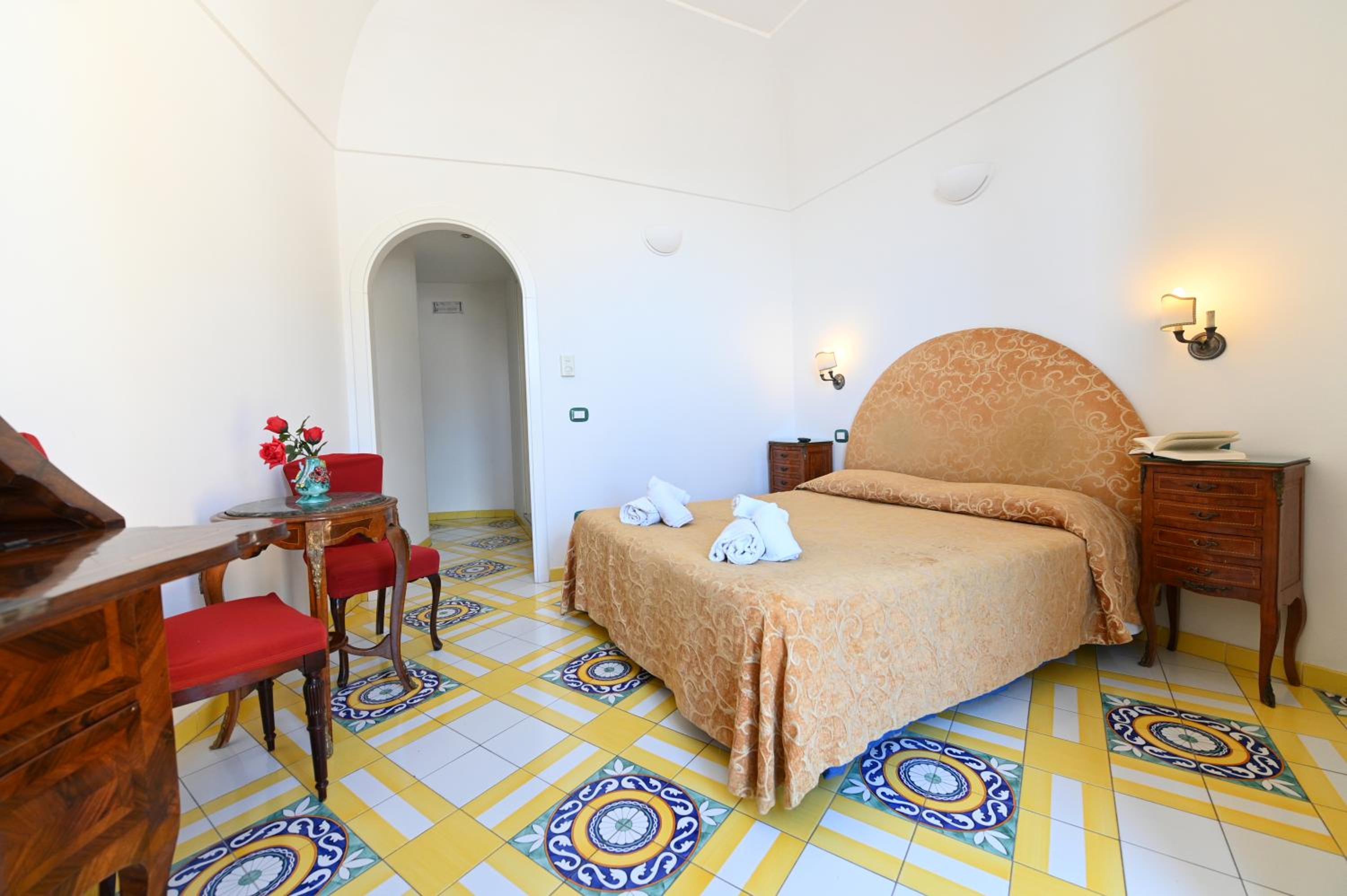 Double Room - Photo 8