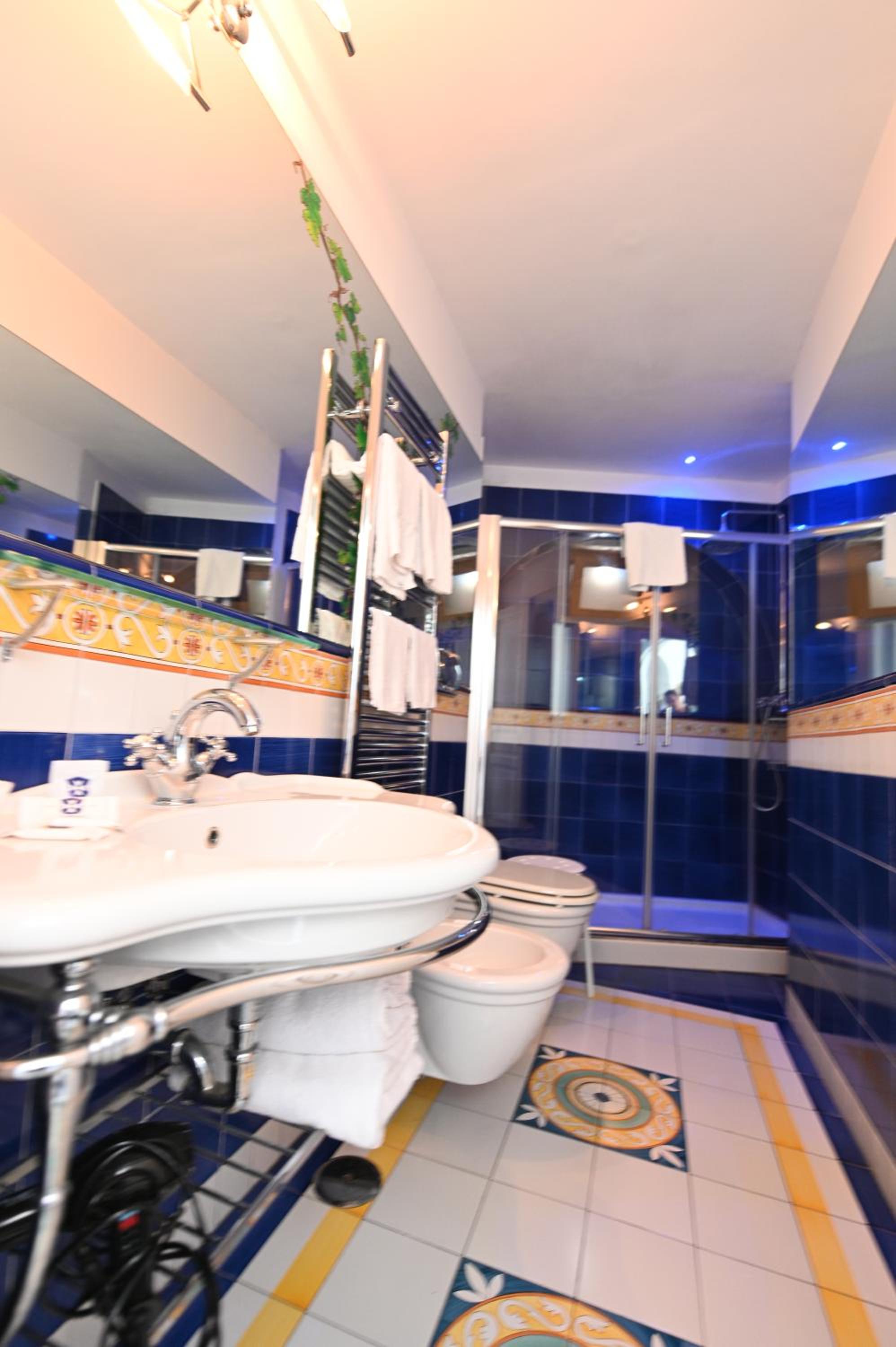 Double Room with Sea View - Photo 8