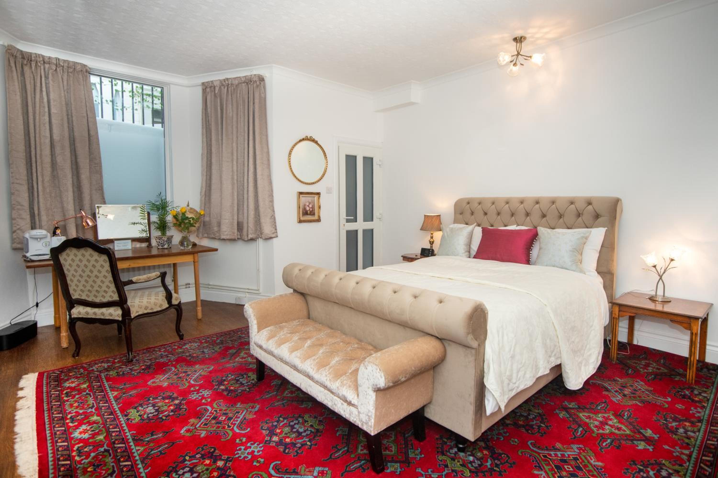 Double Room with Private Bathroom - Photo 1