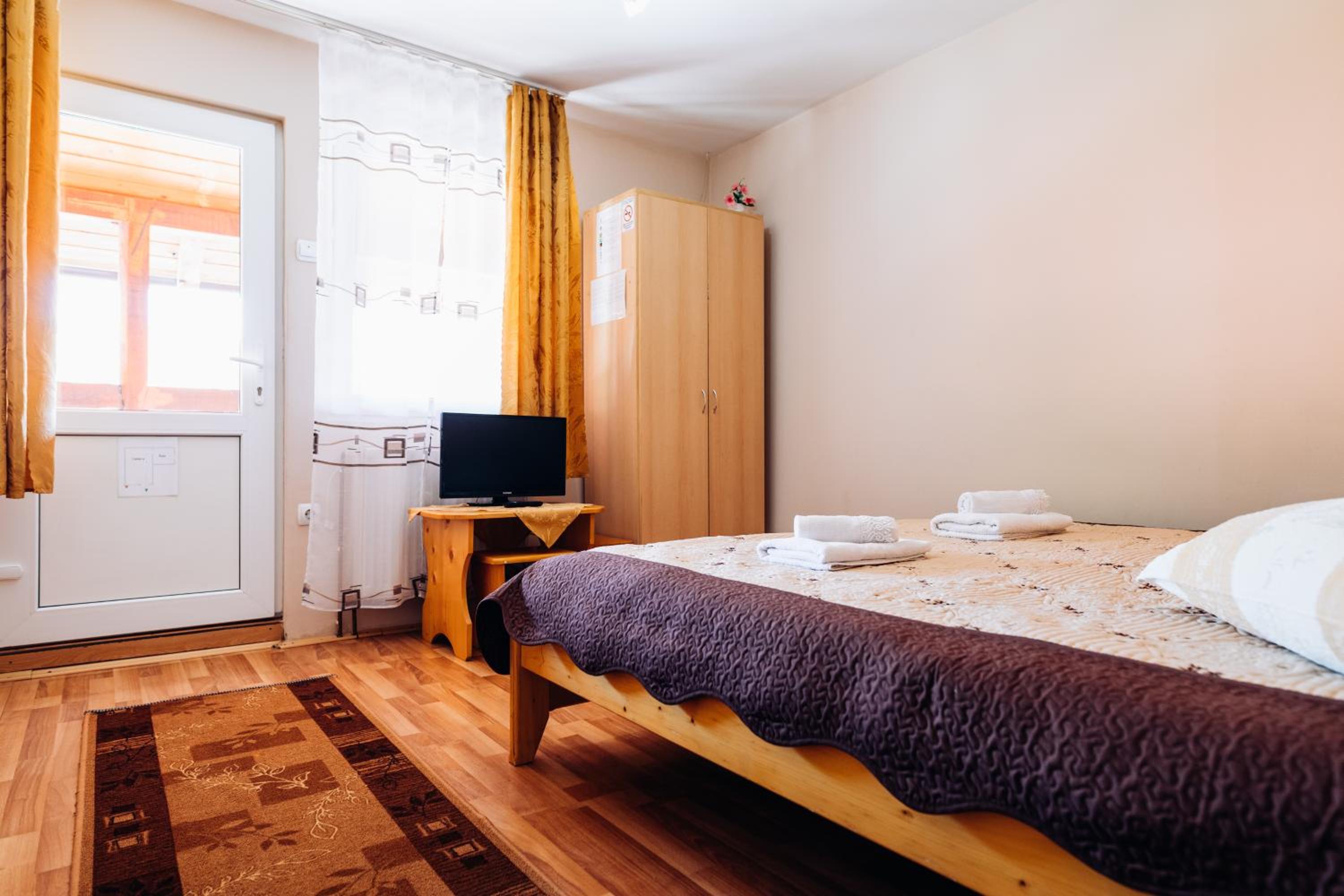 Deluxe Double Room with Shower photo 3