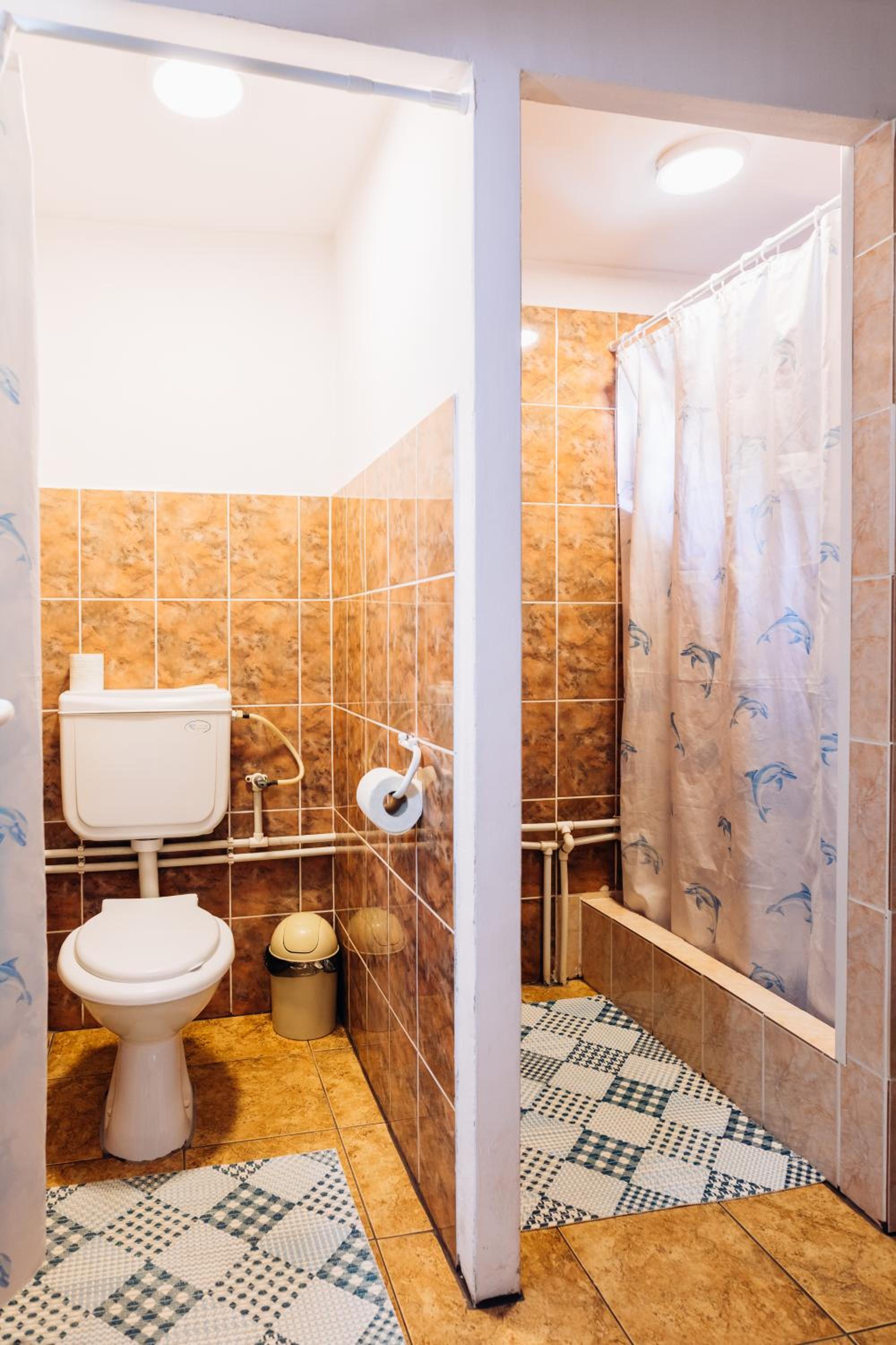 Deluxe Double Room with Shower photo 3