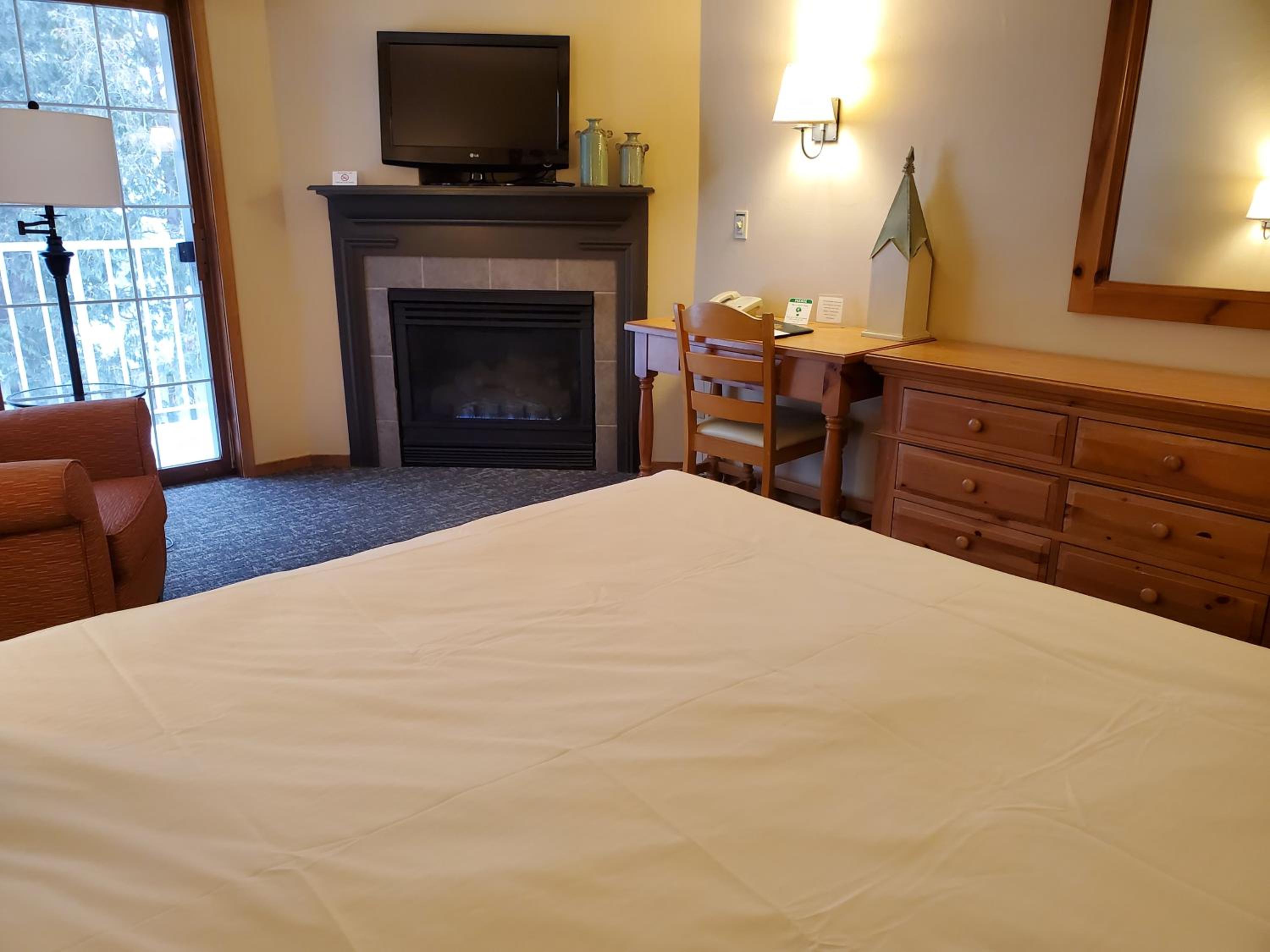 King Suite with Spa Bath photo 2