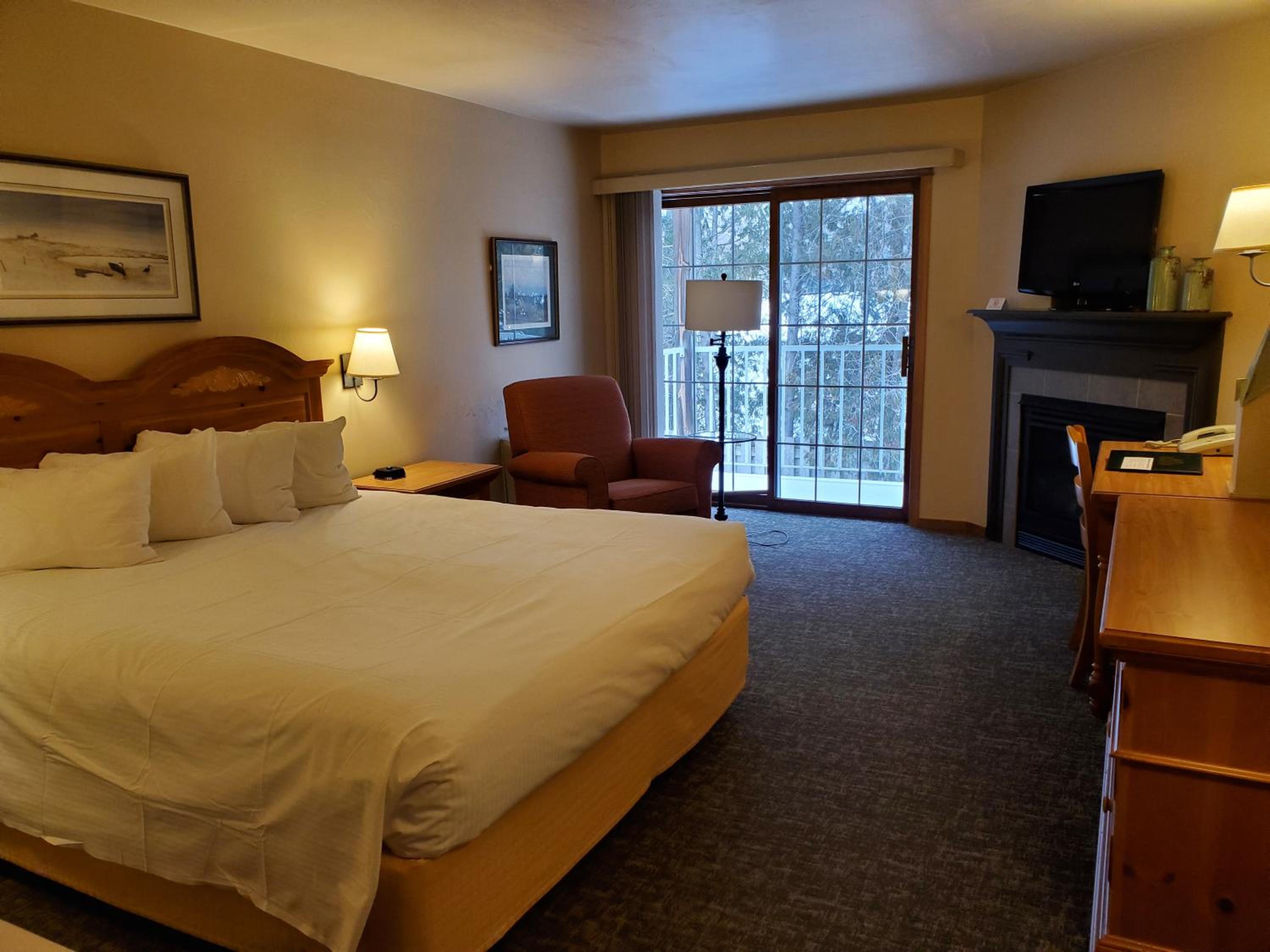 King Suite with Spa Bath photo 1