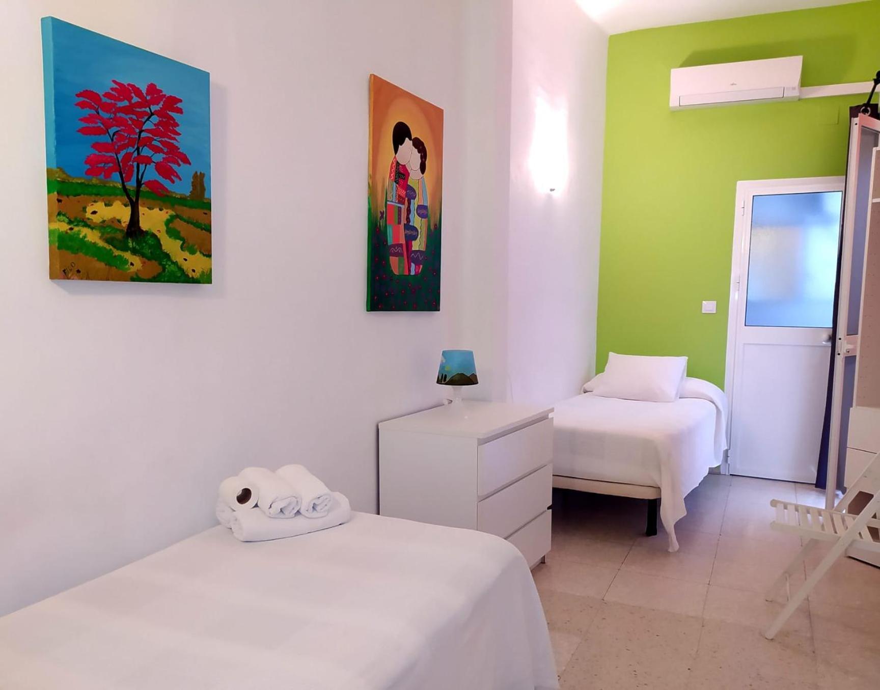 Twin Room - Photo 21
