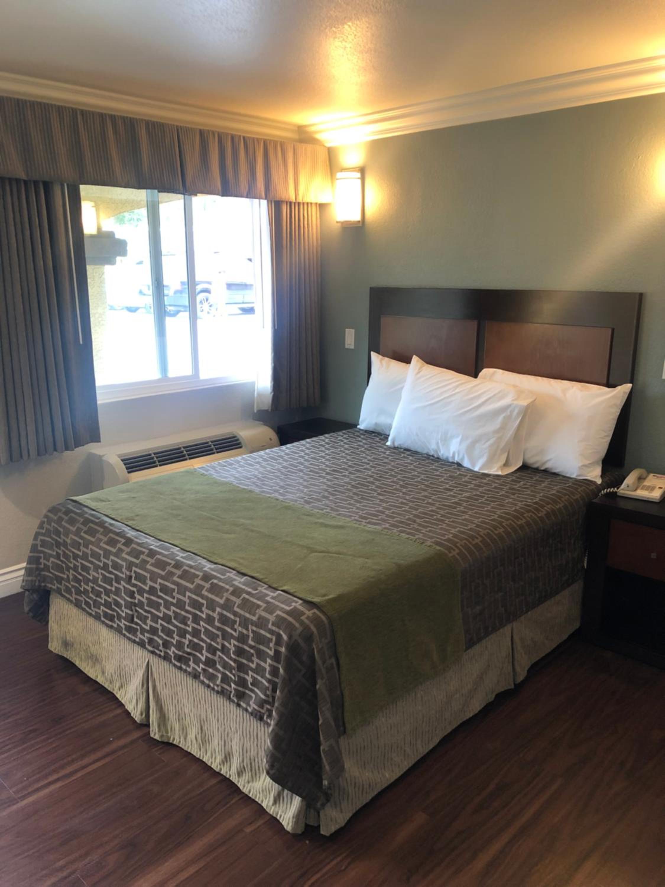 Deluxe Queen Room photo 1