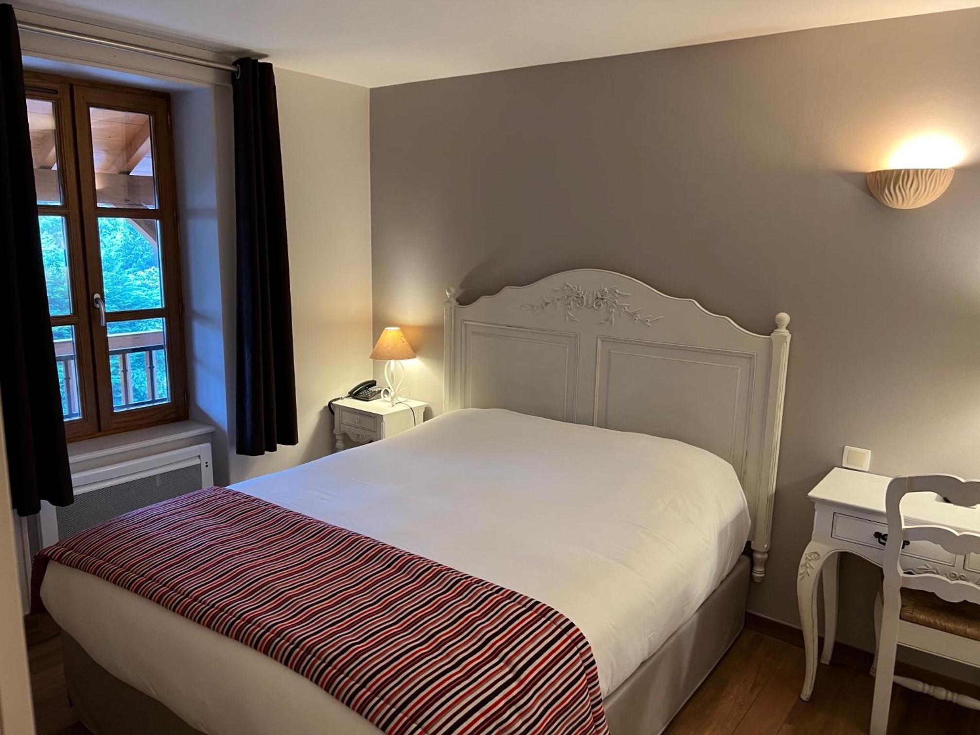 First Floor Family Suite with Balcony - Photo 2