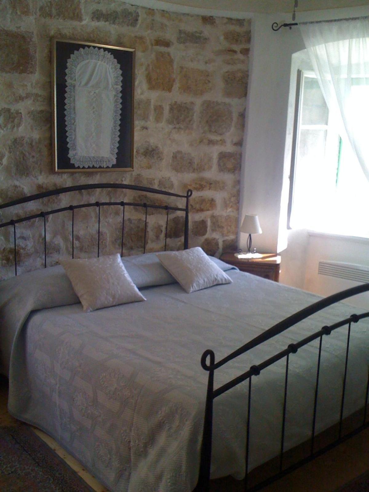 Double Room - Photo 9