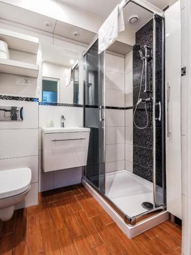 One-Bedroom Apartment - Photo 2