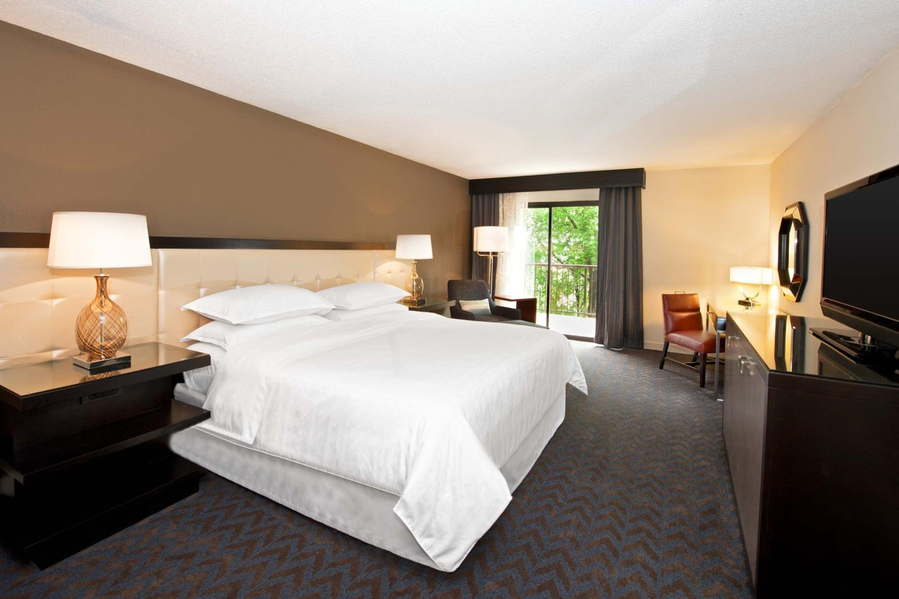 Traditional King, Guest room, 1 King - Photo 5