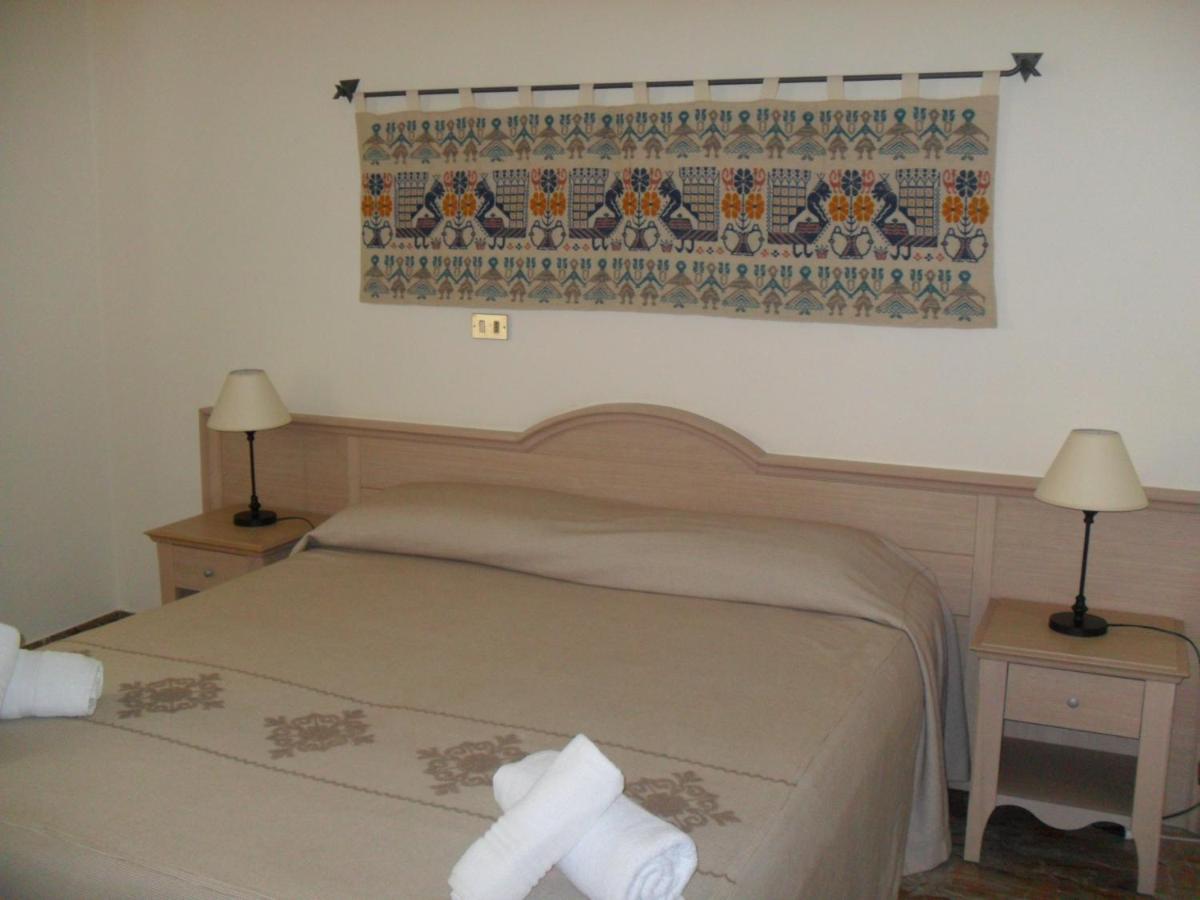 Double Room with Balcony and Sea View - Photo 3