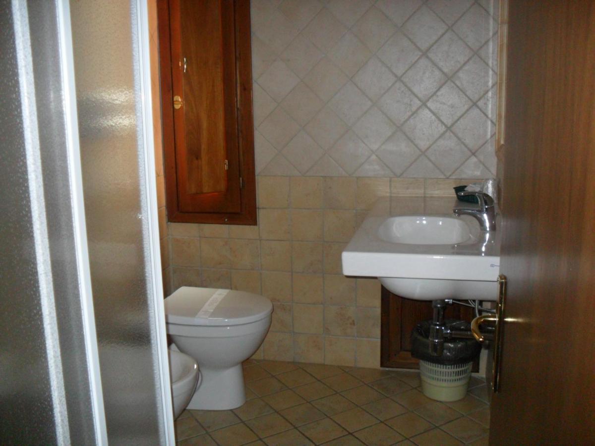 Double or Twin Room with Mountain View - Photo 10