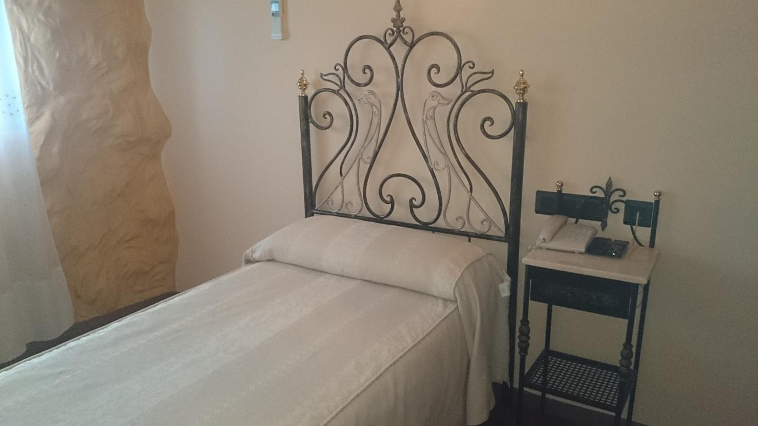 Single Room photo 3