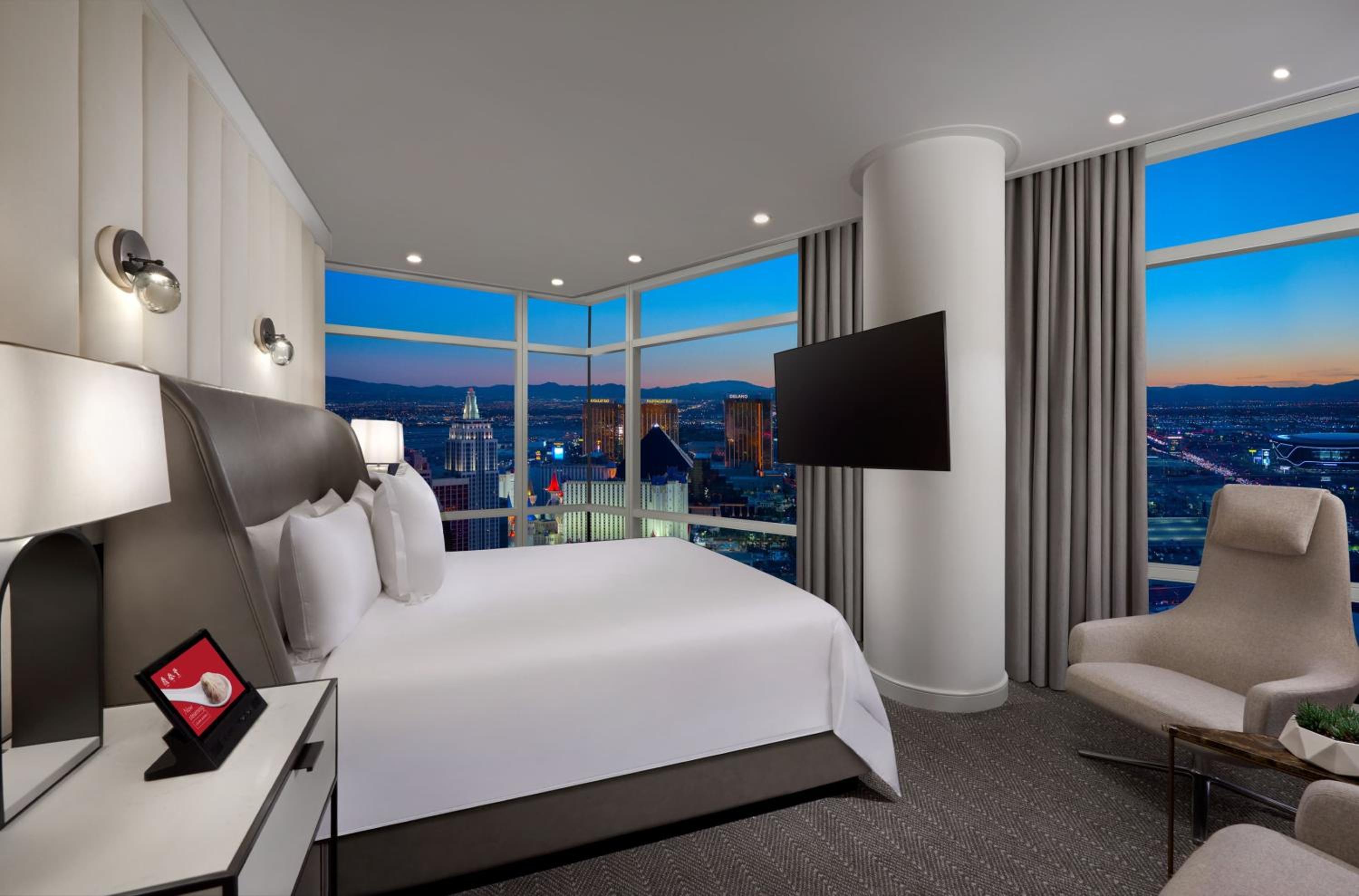 Sky Suites One Bedroom Penthouse – Strip View