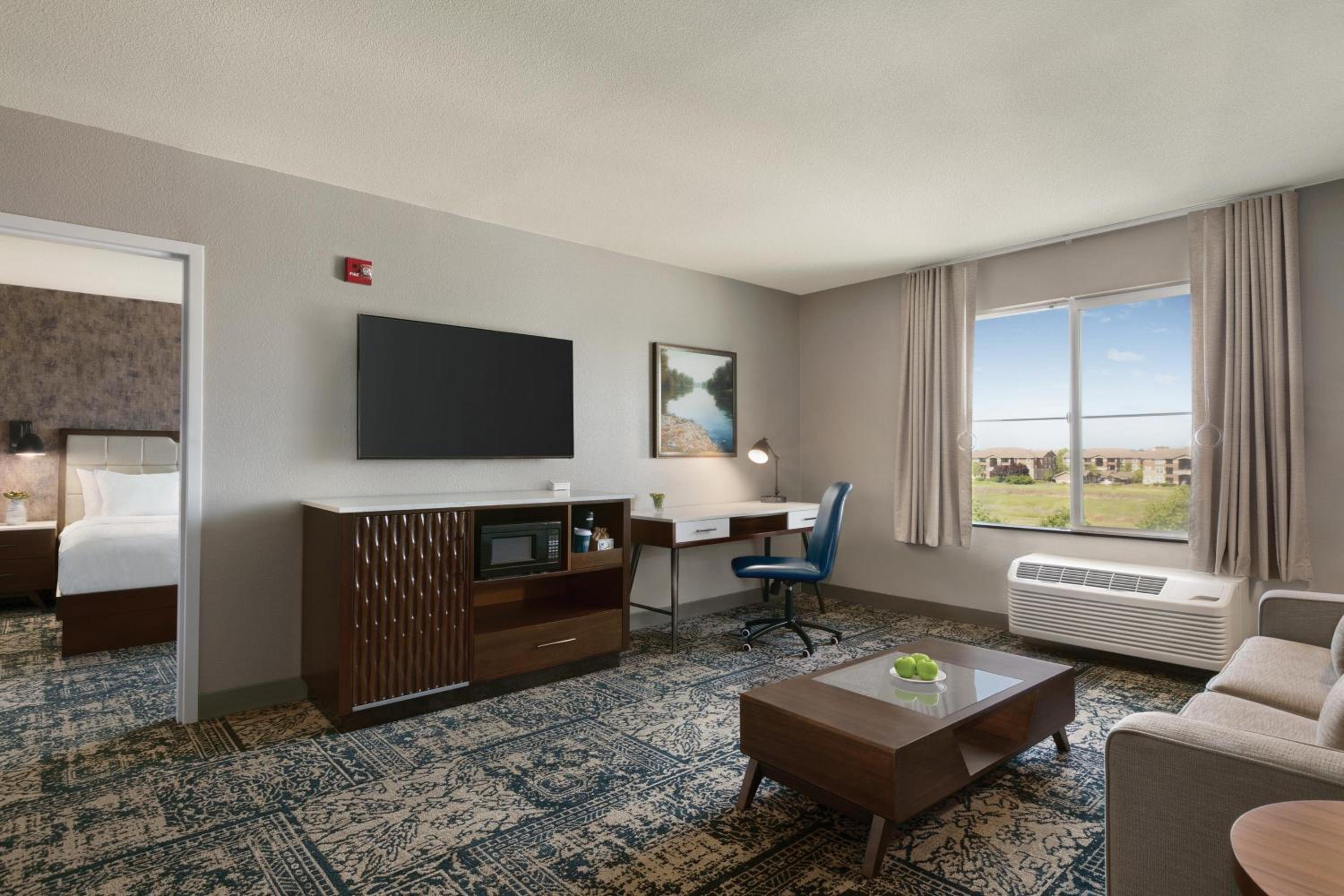 Suite, 1 King, Alternate bed: sofa bed, Corner room photo 1