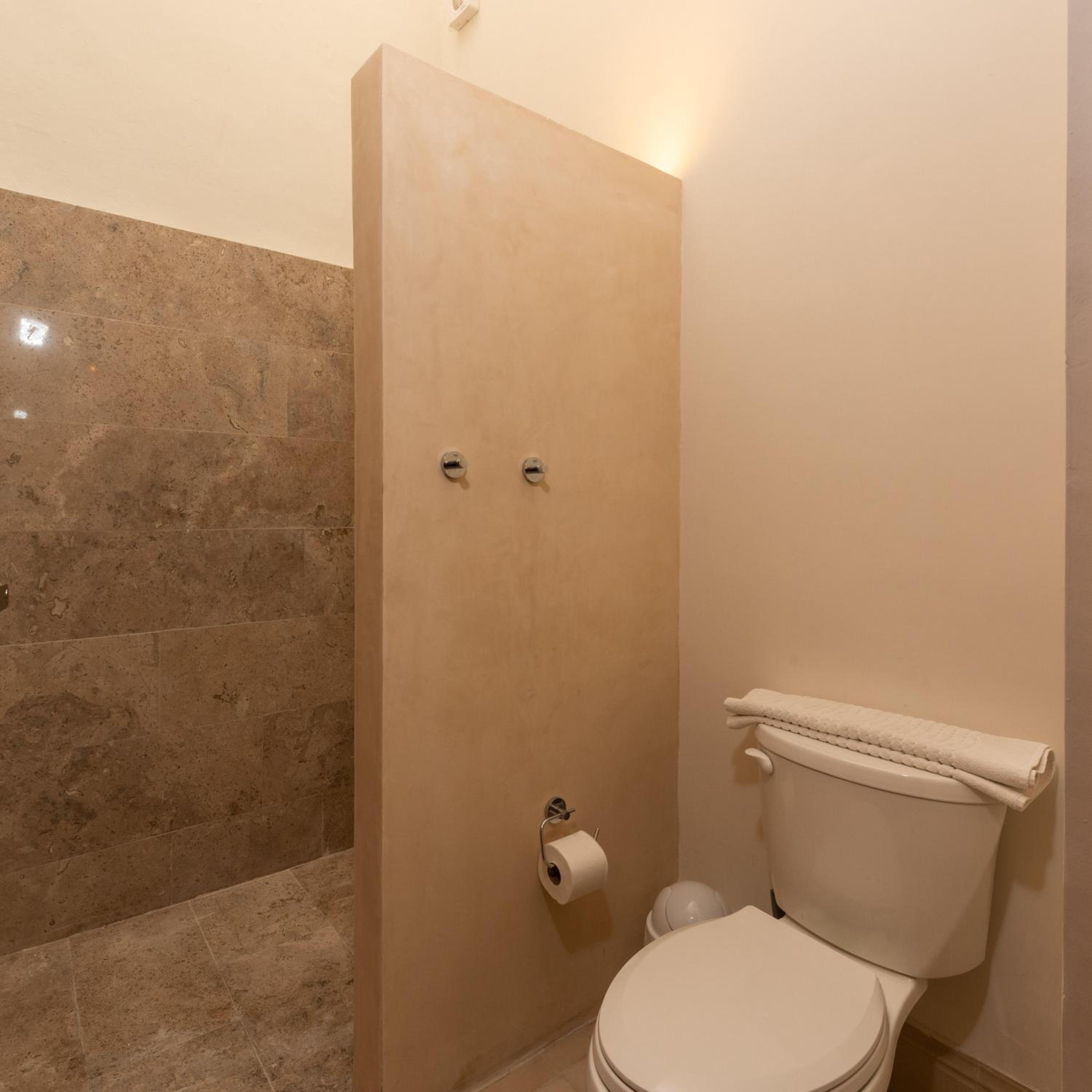 King Suite - Photo 5