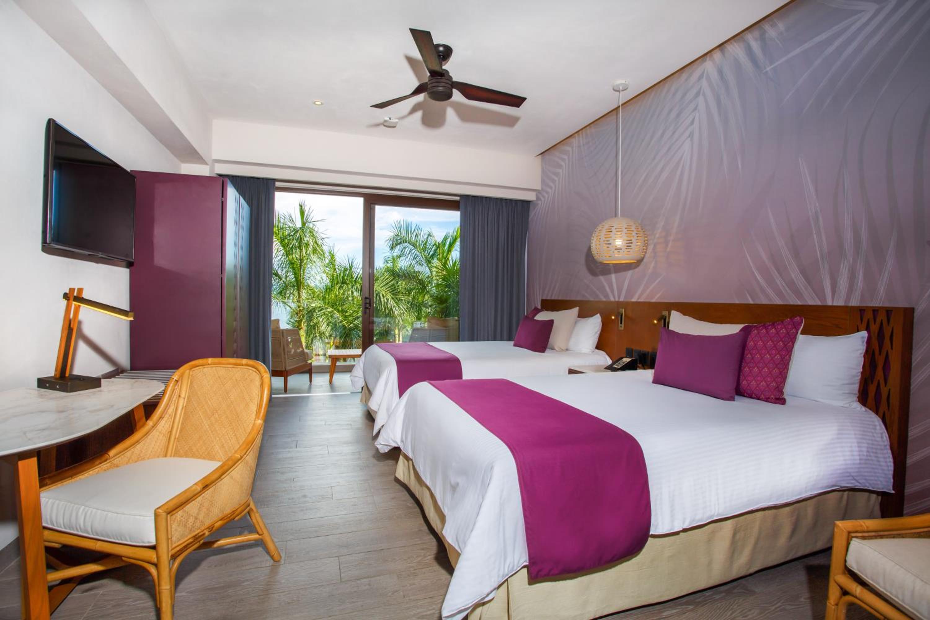 Lush King Room with Garden View