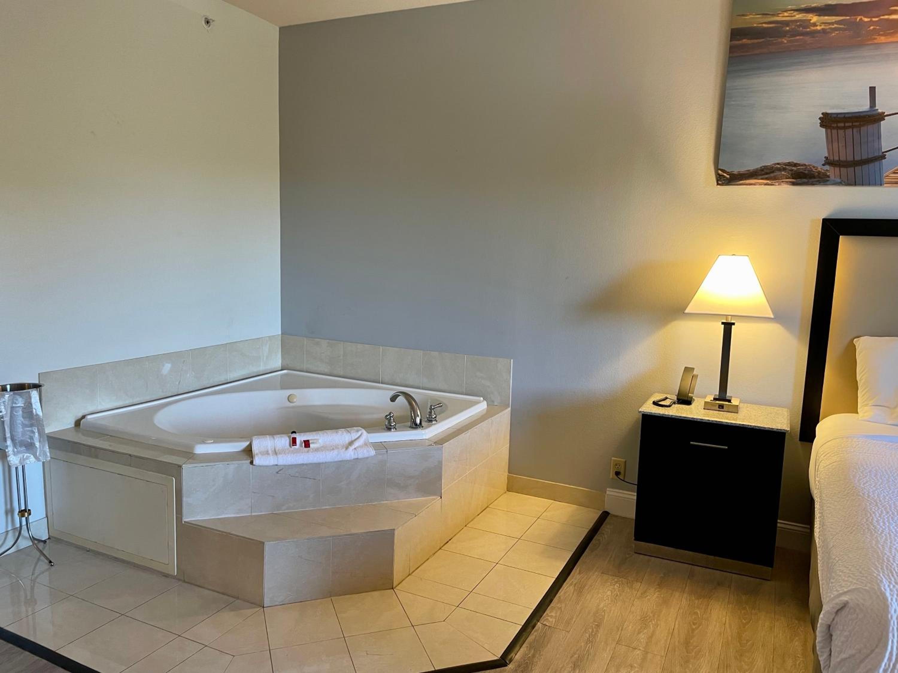 Deluxe King Suite with Jetted Tub - Photo 25