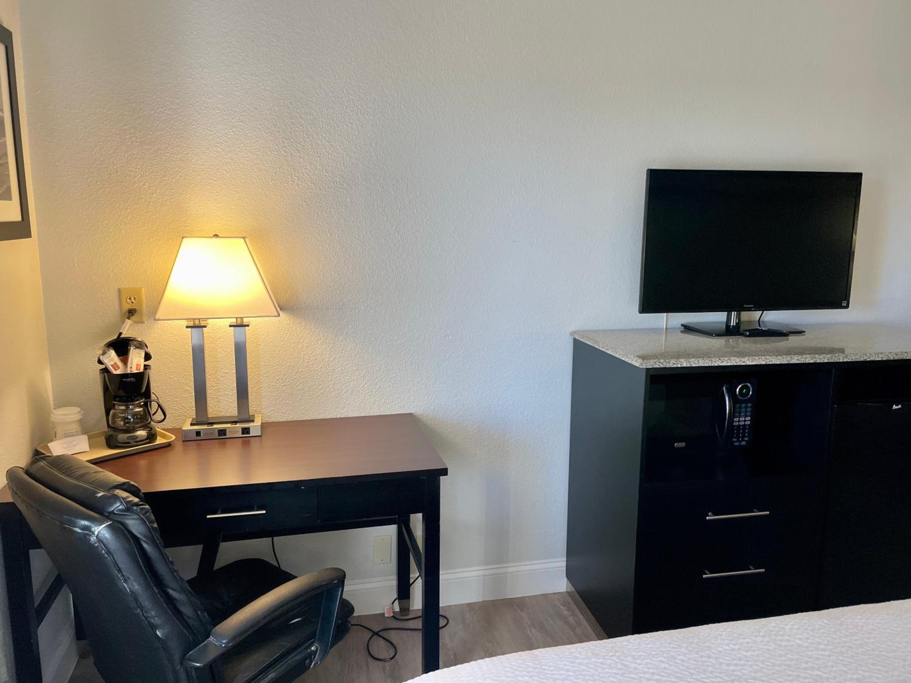 Family Room - Photo 12