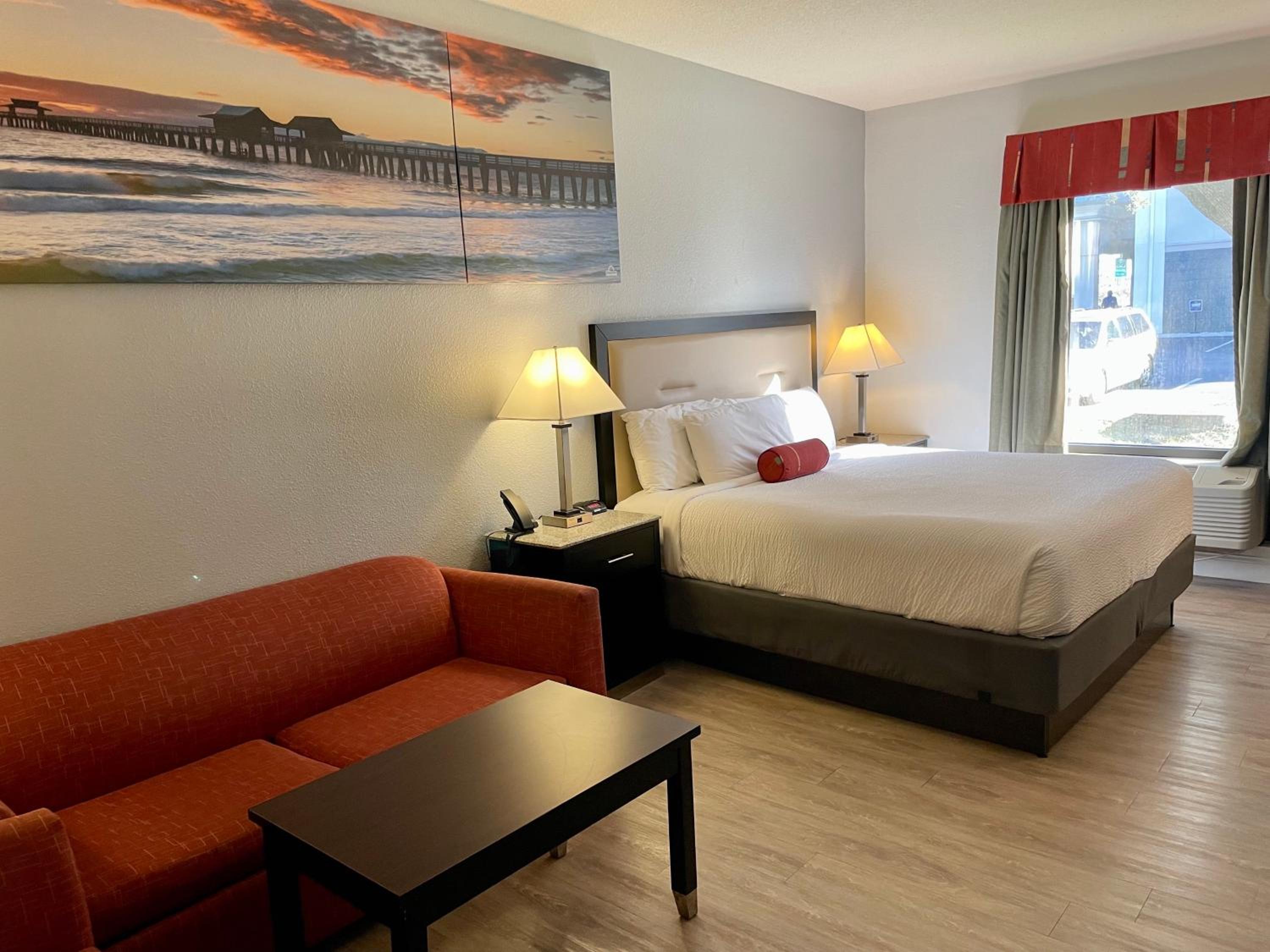 King Suite -  Non-Smoking - Photo 3