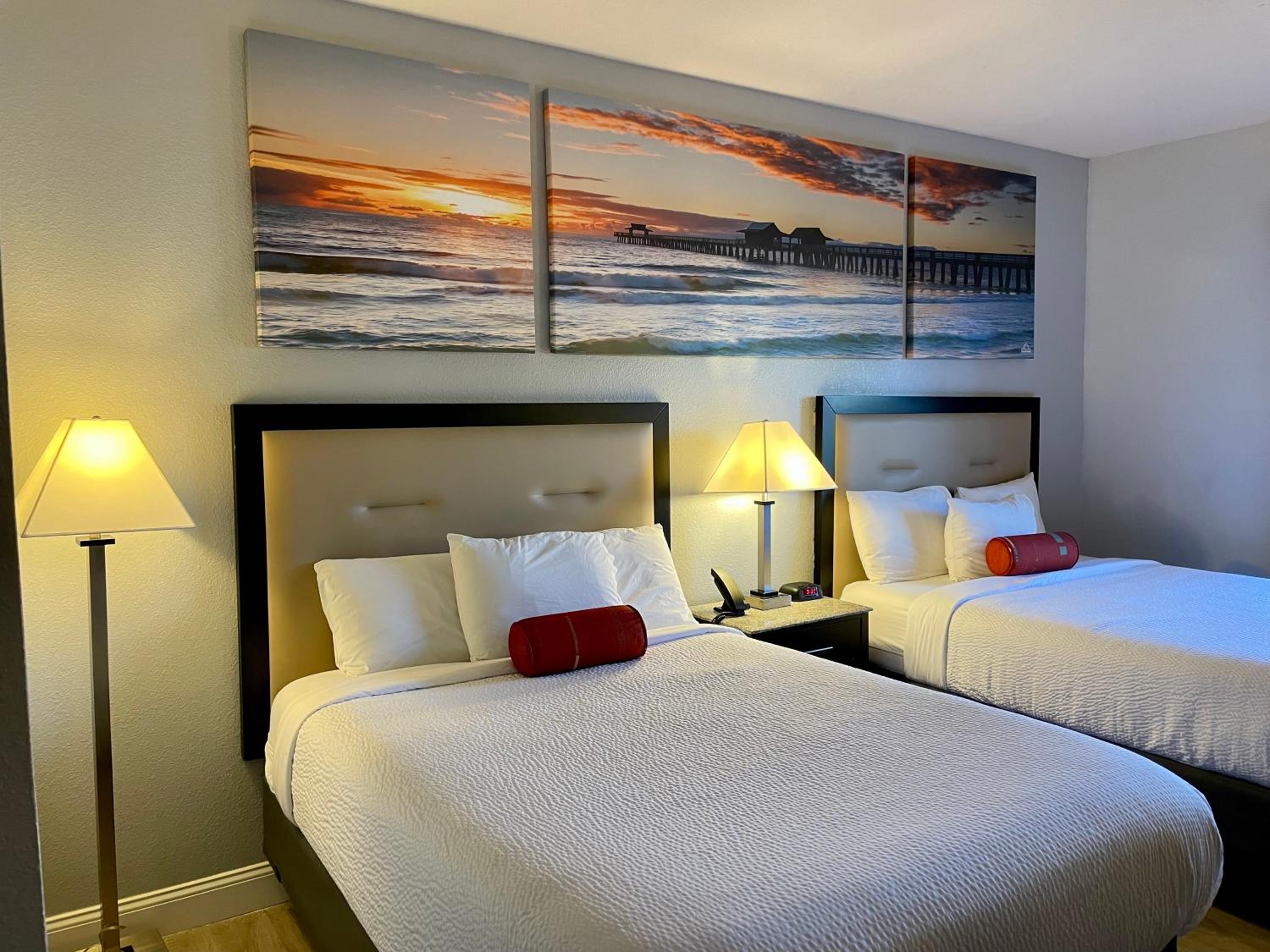 Queen Room with Two Queen Beds - Non-Smoking - Photo 41