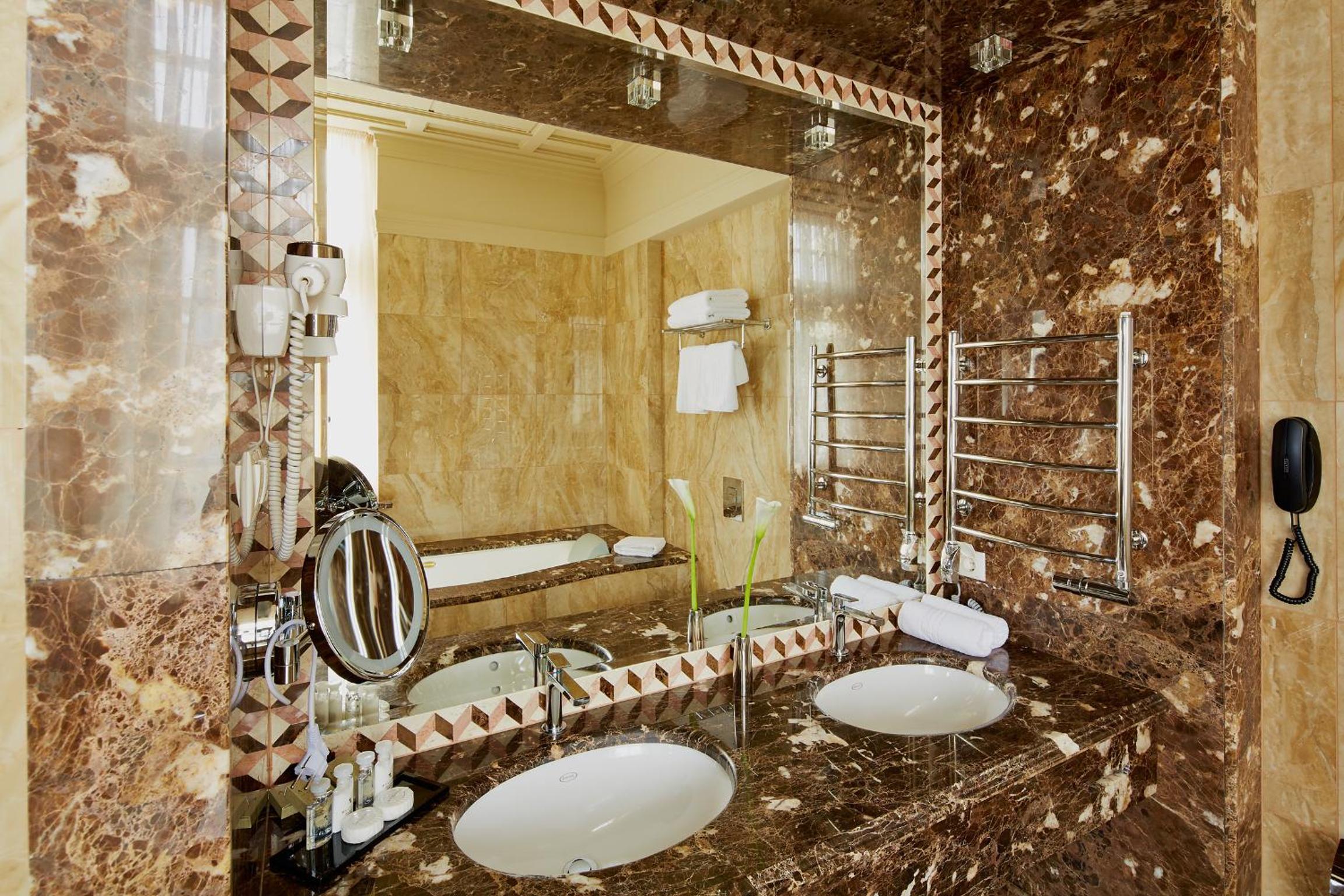 Suite with Balcony photo 3