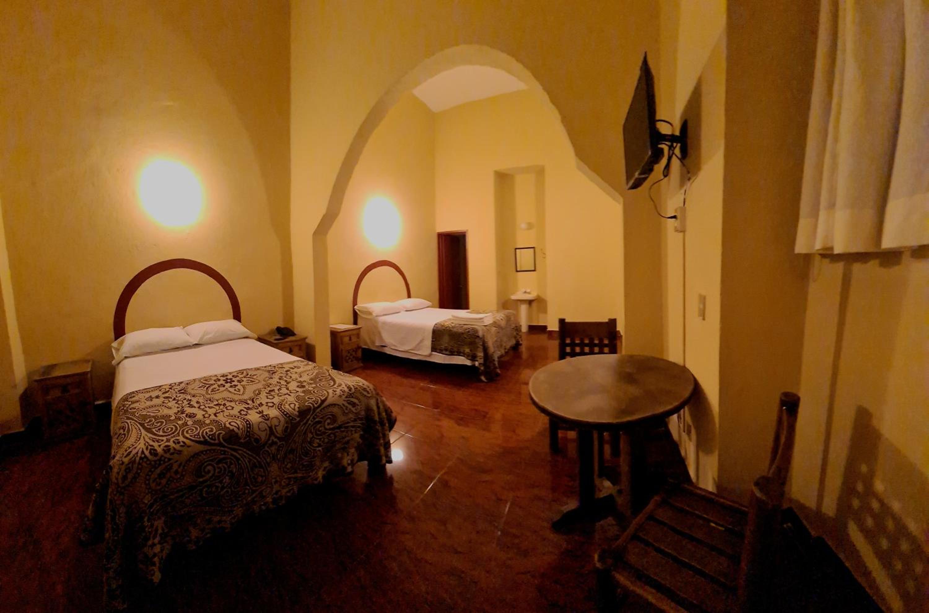 Twin Room - Photo 4