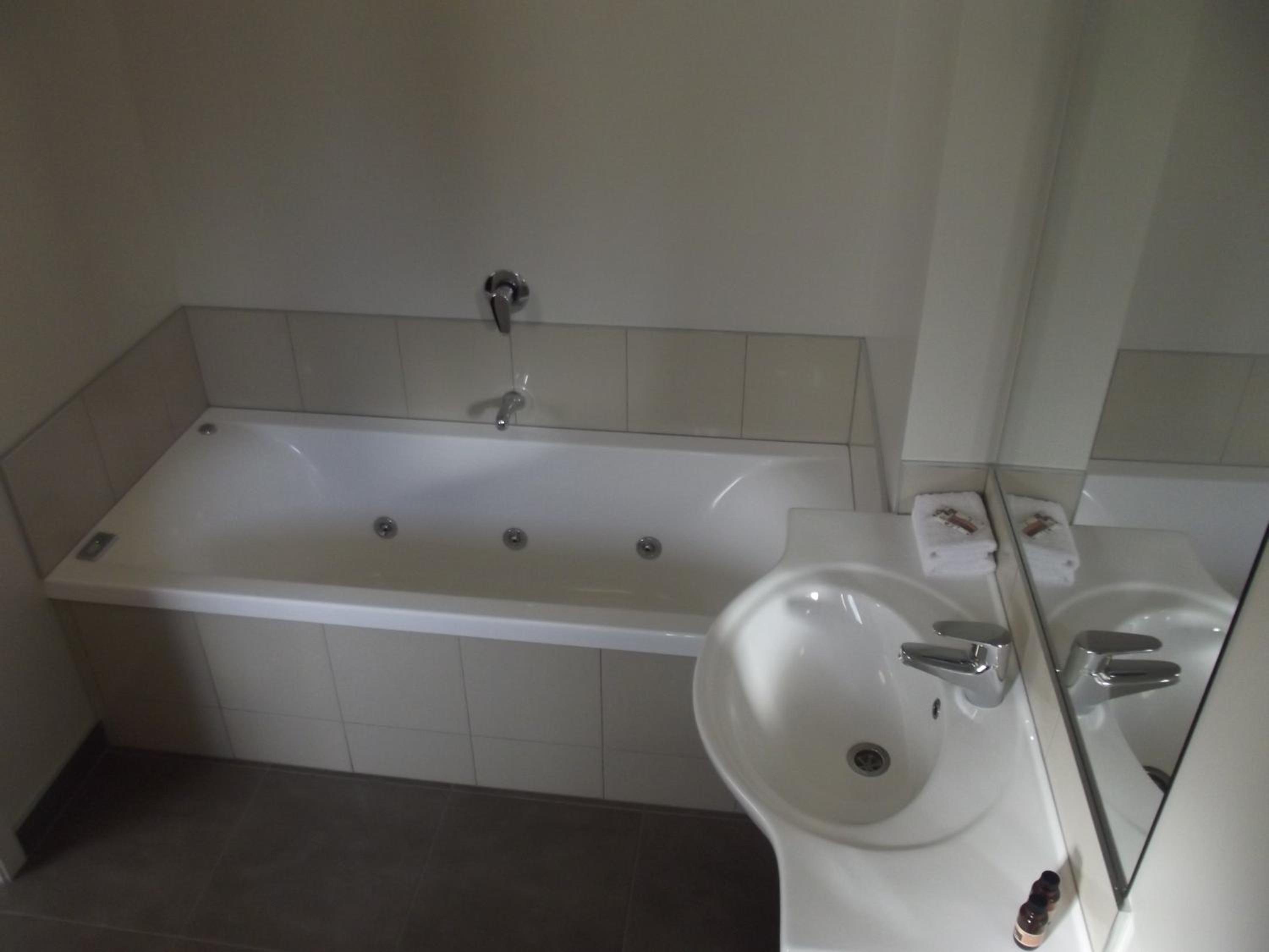 Studio with Spa Bath photo 3